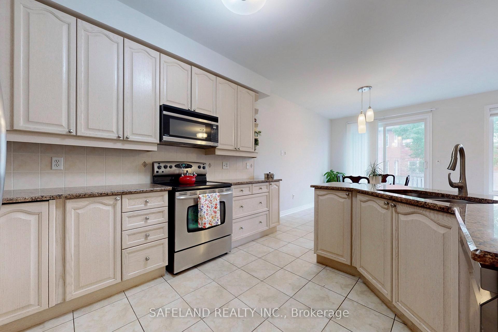 Photo 9 of 41 Eakins Drive, Aurora, Bayview Northeast — HOMEH