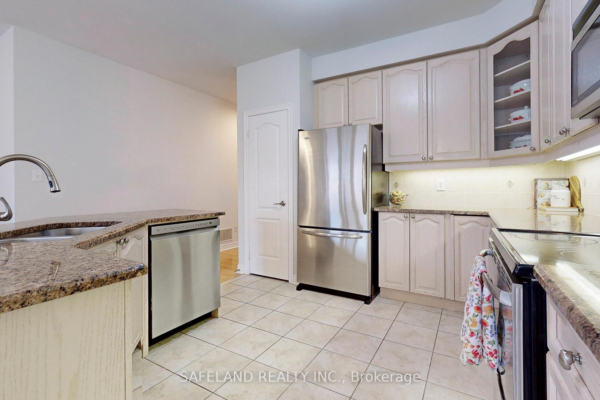 Photo 10 of 41 Eakins Drive, Aurora, Bayview Northeast — HOMEH