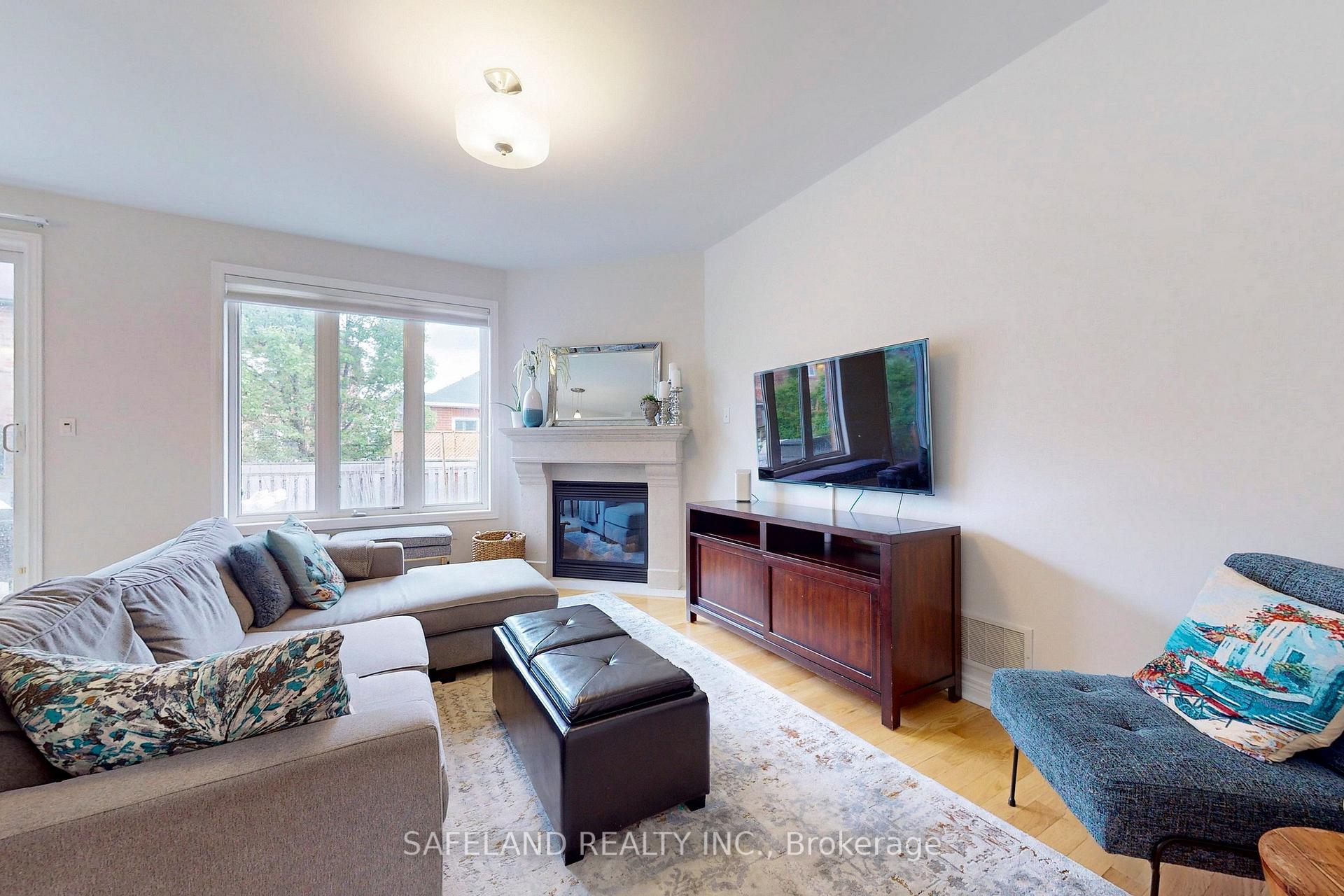 Photo 14 of 41 Eakins Drive, Aurora, Bayview Northeast — HOMEH