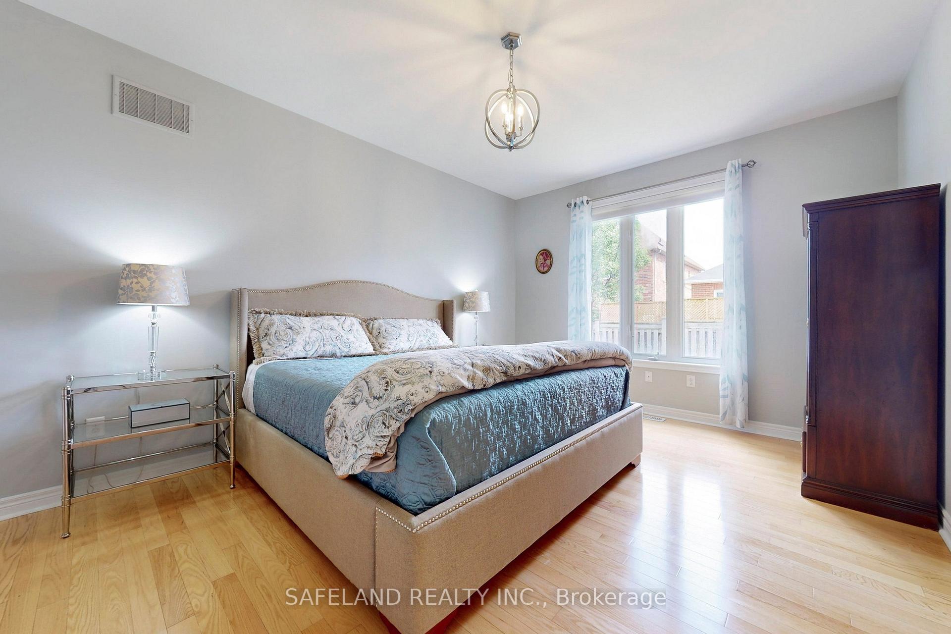 Photo 16 of 41 Eakins Drive, Aurora, Bayview Northeast — HOMEH