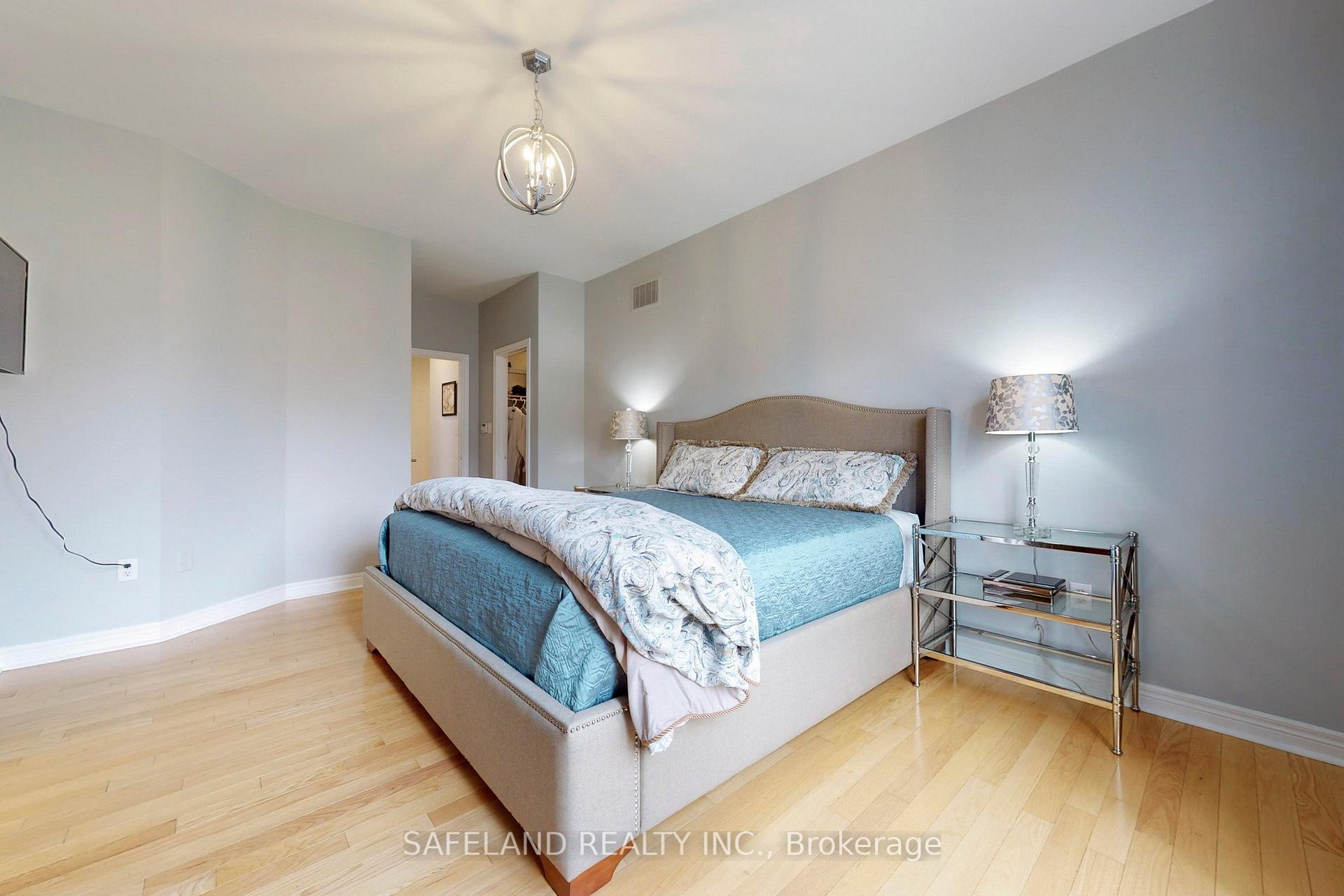 Photo 17 of 41 Eakins Drive, Aurora, Bayview Northeast — HOMEH