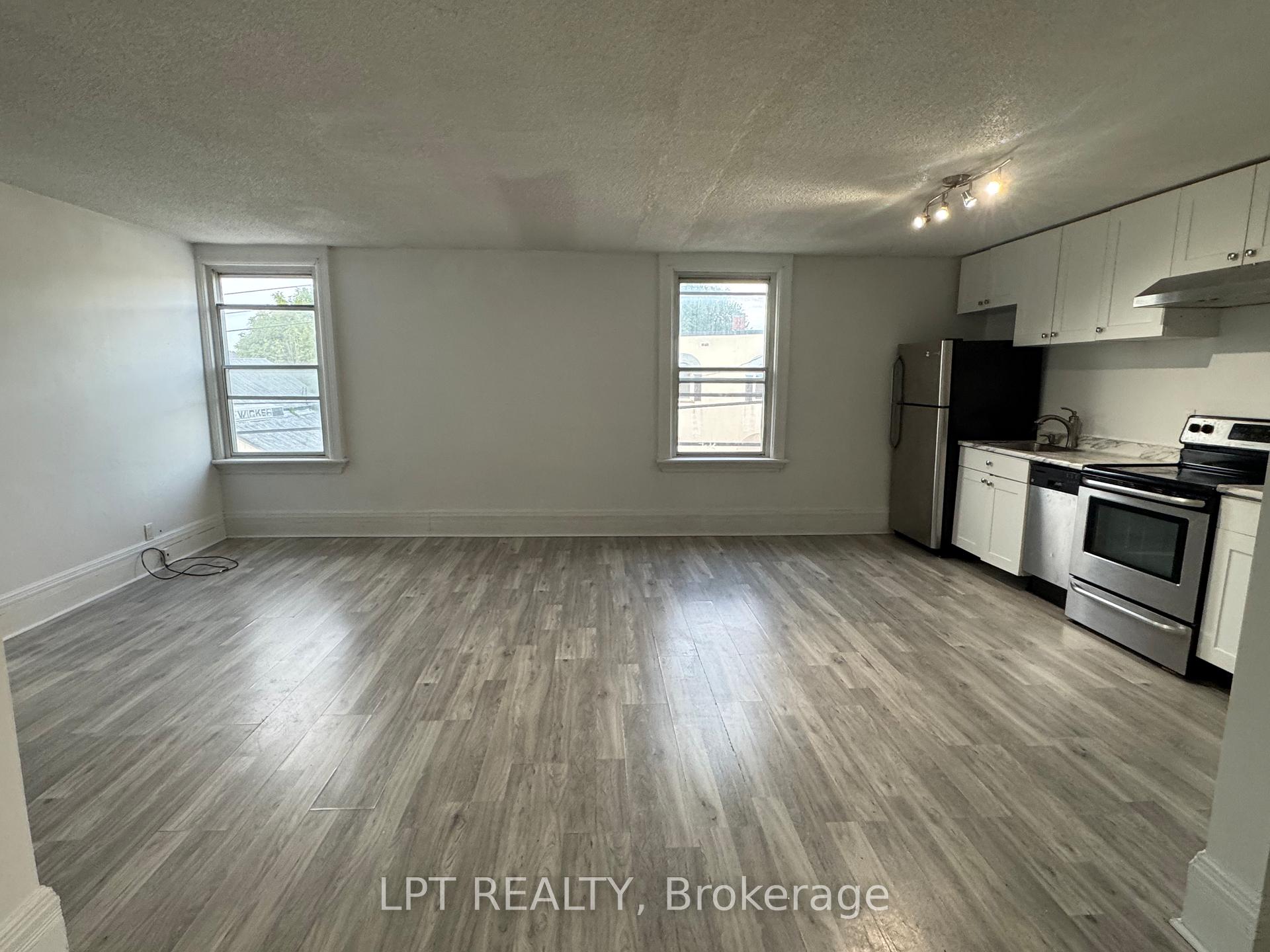 Photo 7 of Unit 2, 2 Queen Street W, Springwater, Elmvale — HOMEH