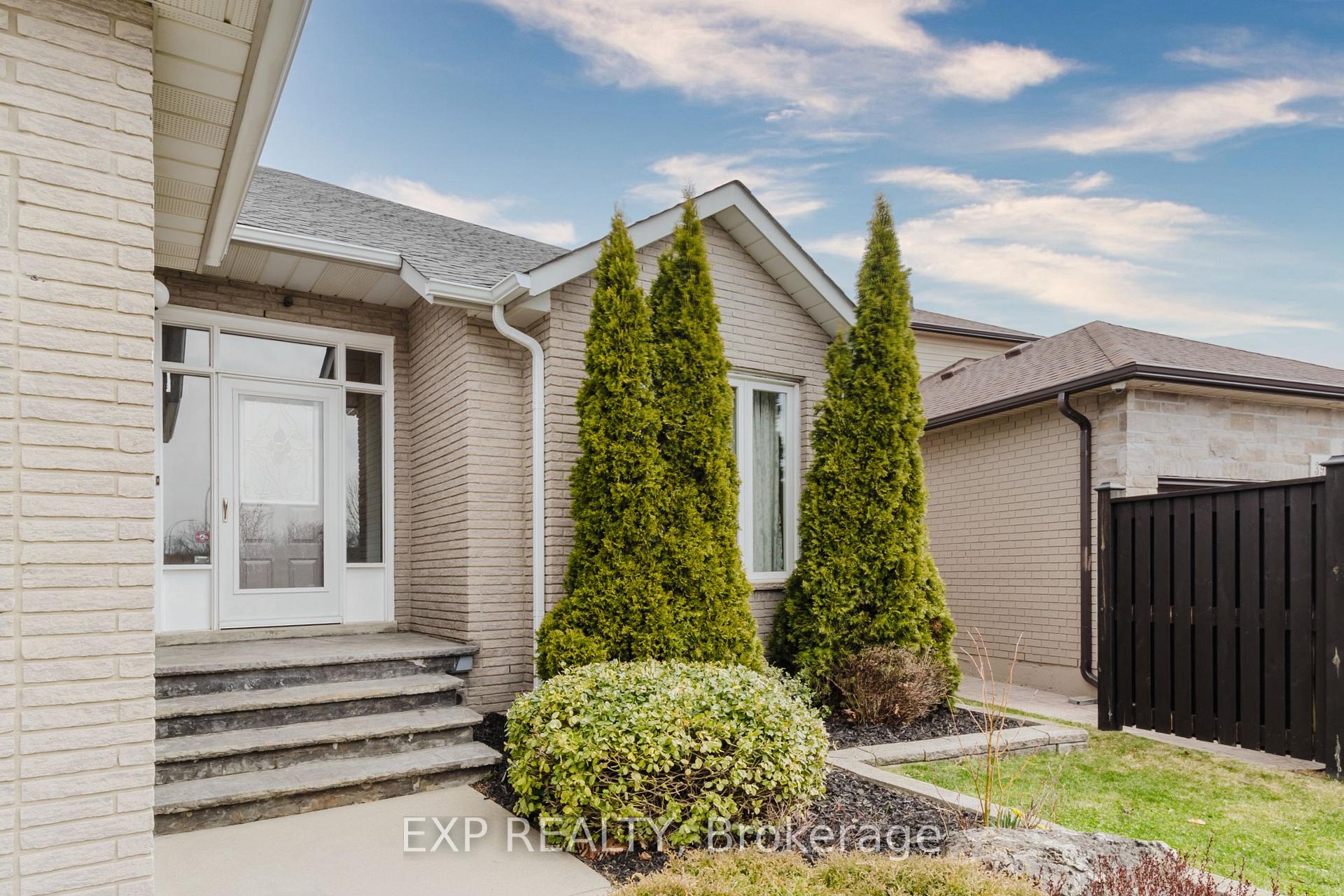Photo 4 of 37 Springgarden Crescent, Hamilton, Stoney Creek Mountain — HOMEH
