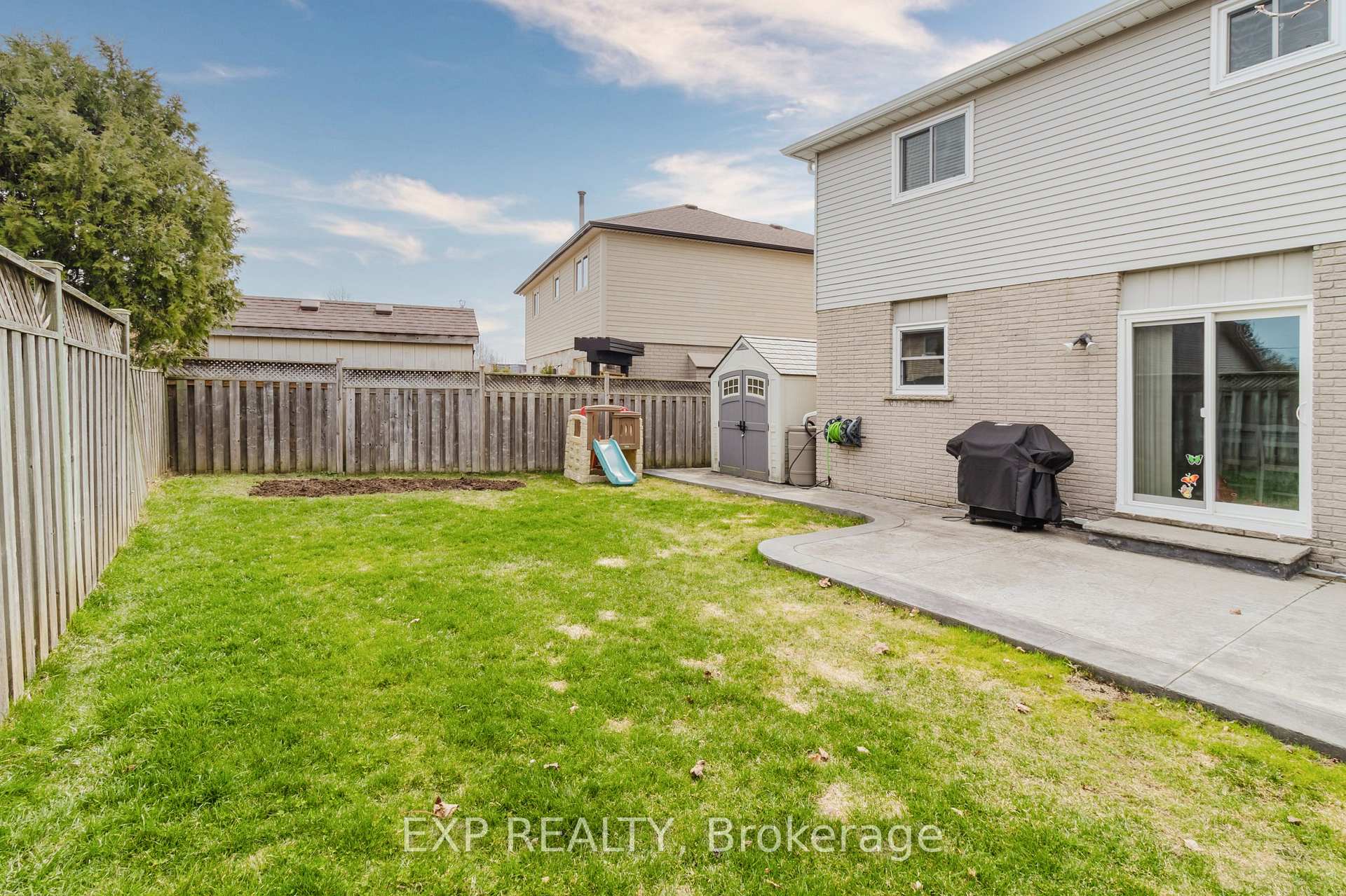 Photo 5 of 37 Springgarden Crescent, Hamilton, Stoney Creek Mountain — HOMEH