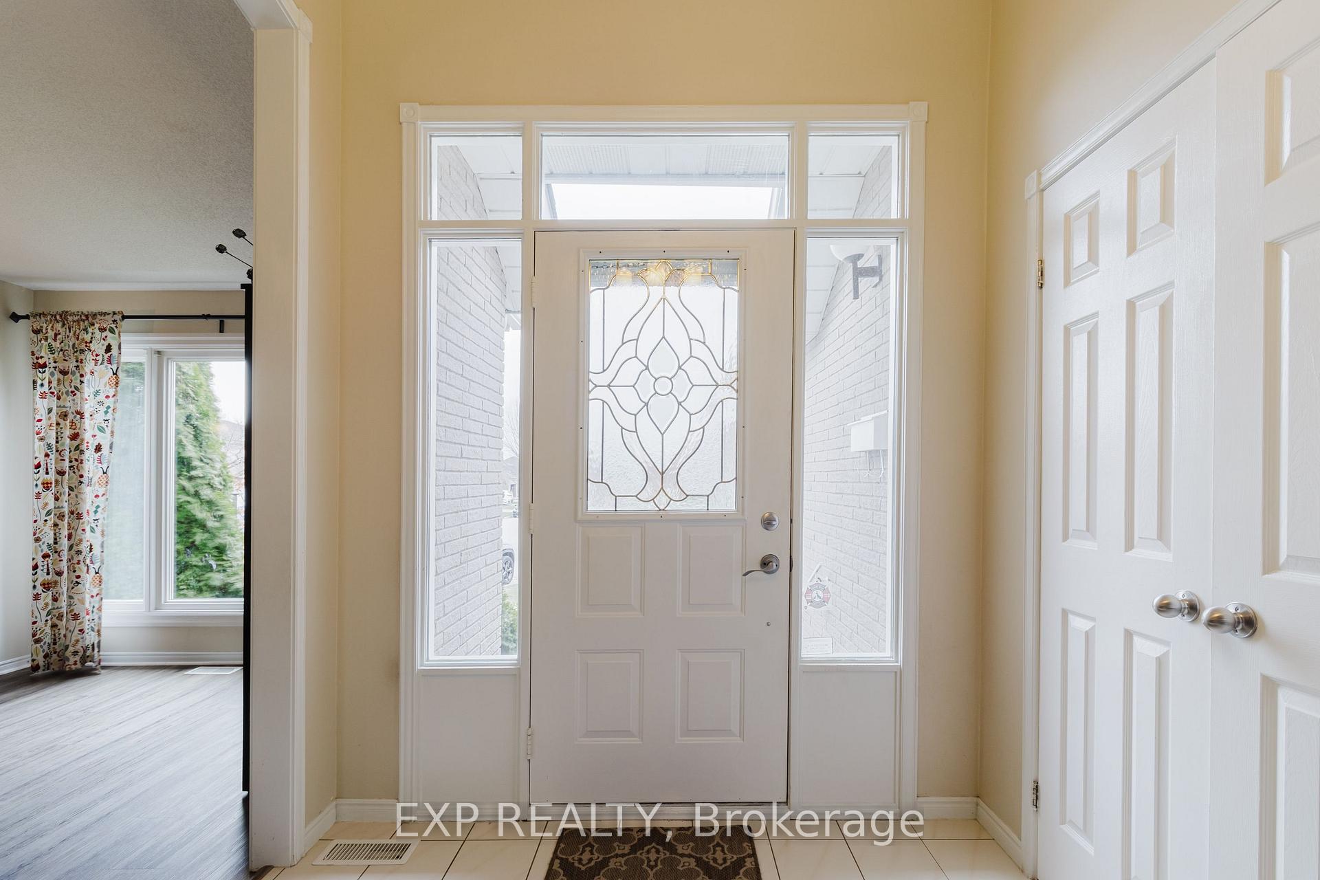 Photo 7 of 37 Springgarden Crescent, Hamilton, Stoney Creek Mountain — HOMEH
