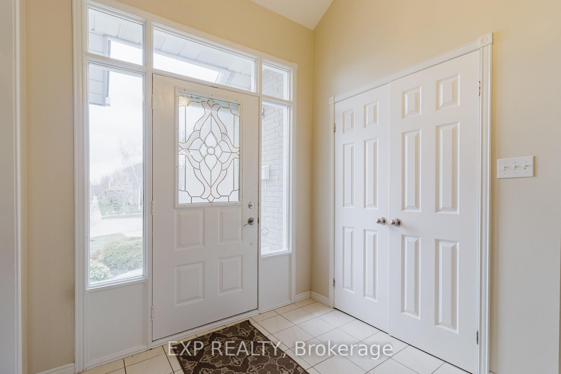 Photo 8 of 37 Springgarden Crescent, Hamilton, Stoney Creek Mountain — HOMEH