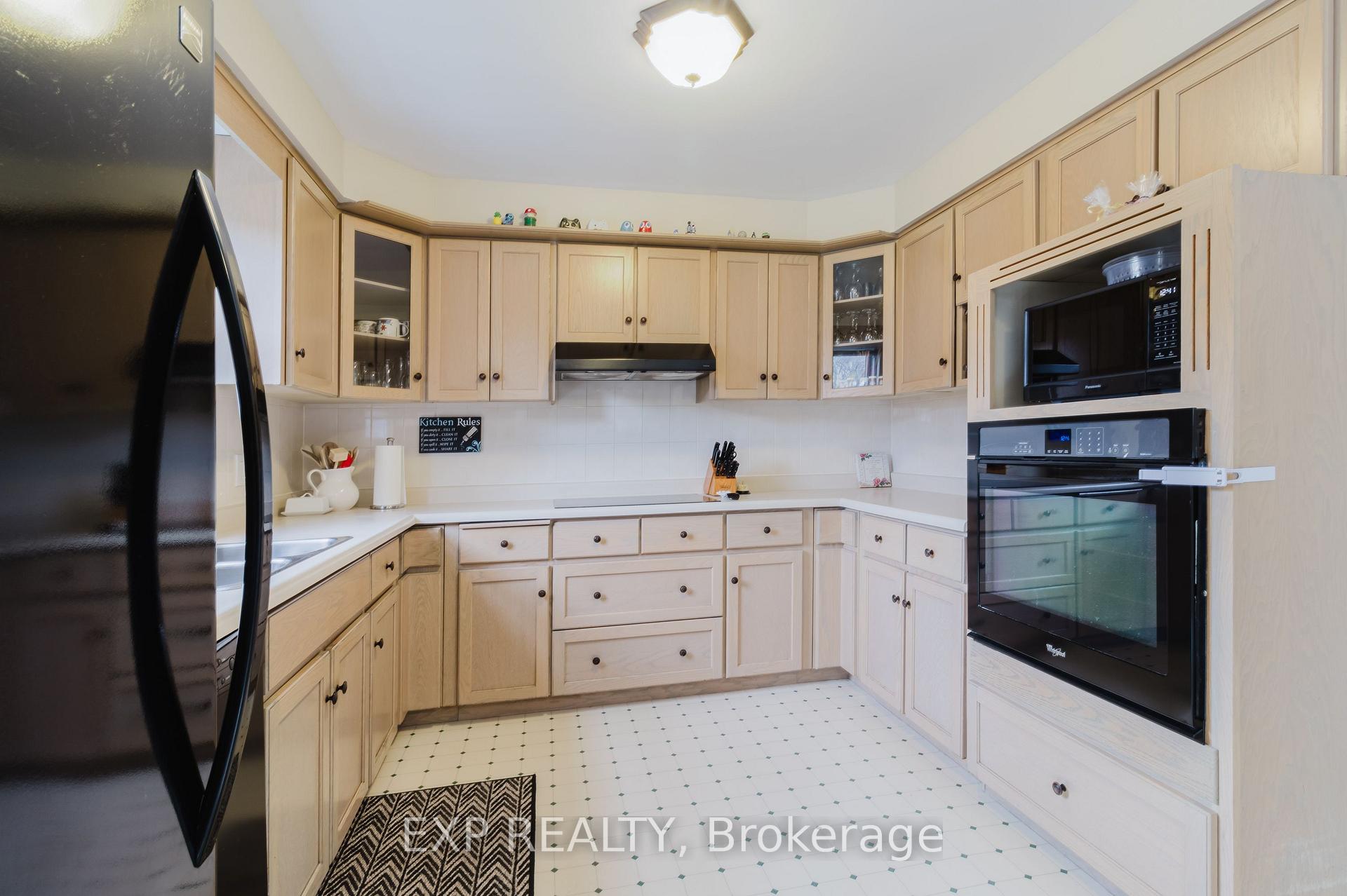 Photo 17 of 37 Springgarden Crescent, Hamilton, Stoney Creek Mountain — HOMEH