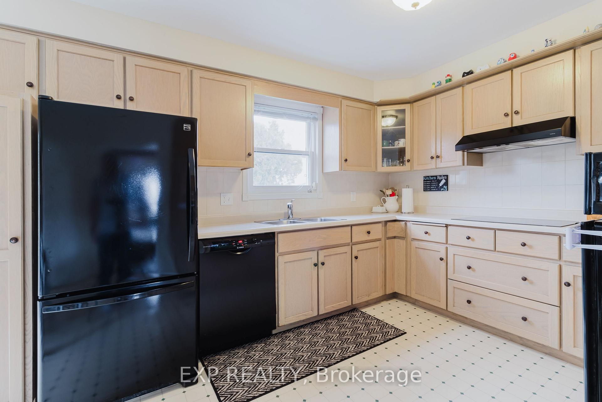 Photo 18 of 37 Springgarden Crescent, Hamilton, Stoney Creek Mountain — HOMEH
