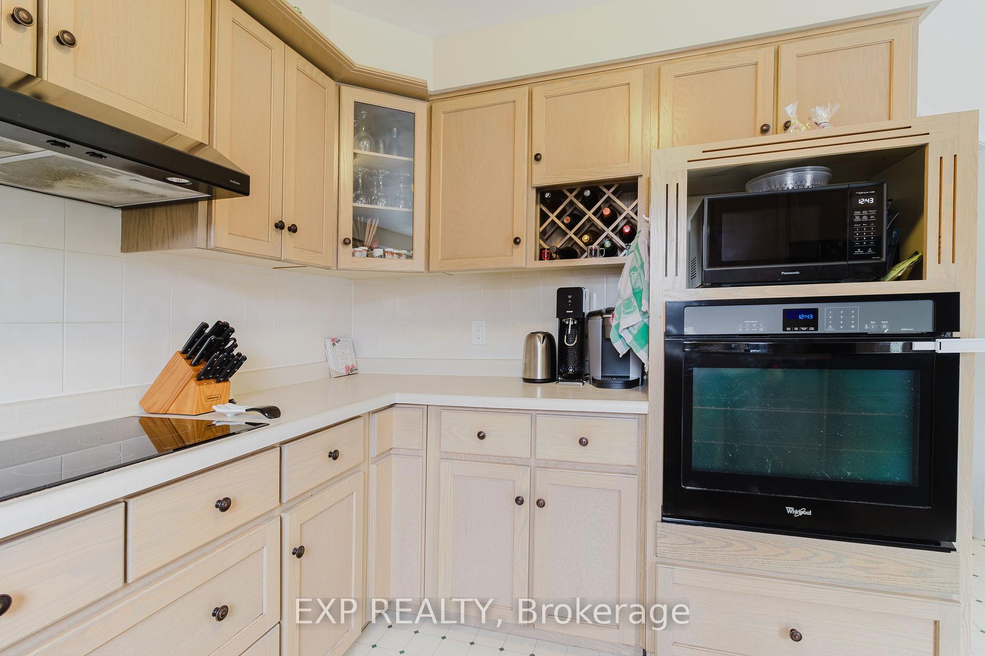 Photo 20 of 37 Springgarden Crescent, Hamilton, Stoney Creek Mountain — HOMEH