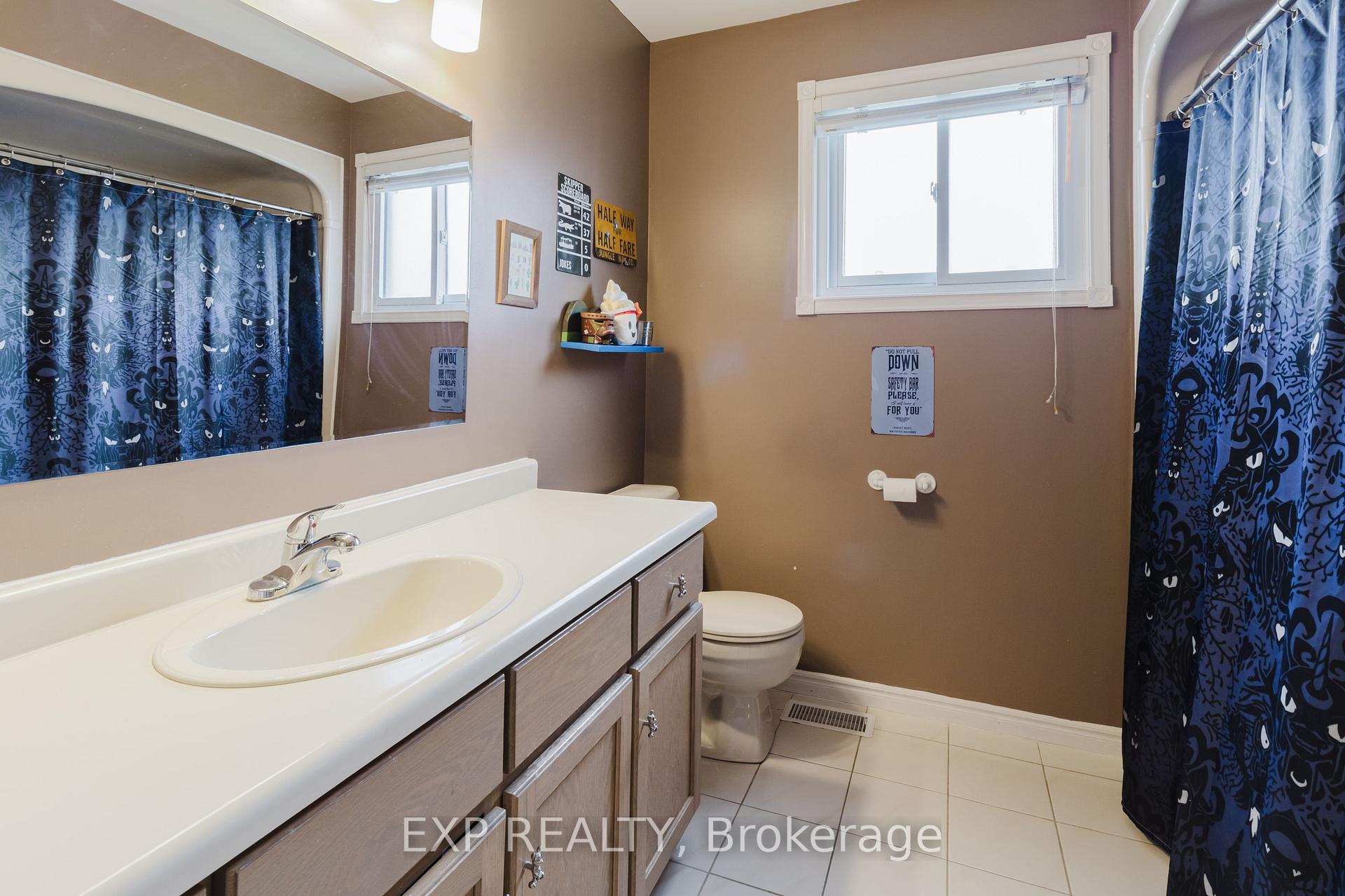 Photo 69 of 37 Springgarden Crescent, Hamilton, Stoney Creek Mountain — HOMEH