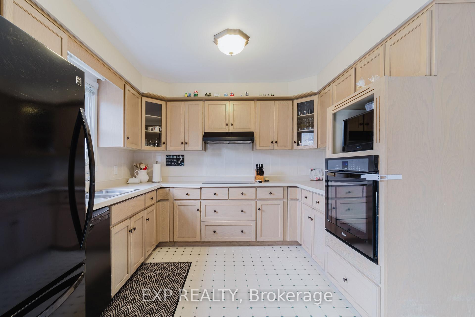 Photo 35 of 37 Springgarden Crescent, Hamilton, Stoney Creek Mountain — HOMEH
