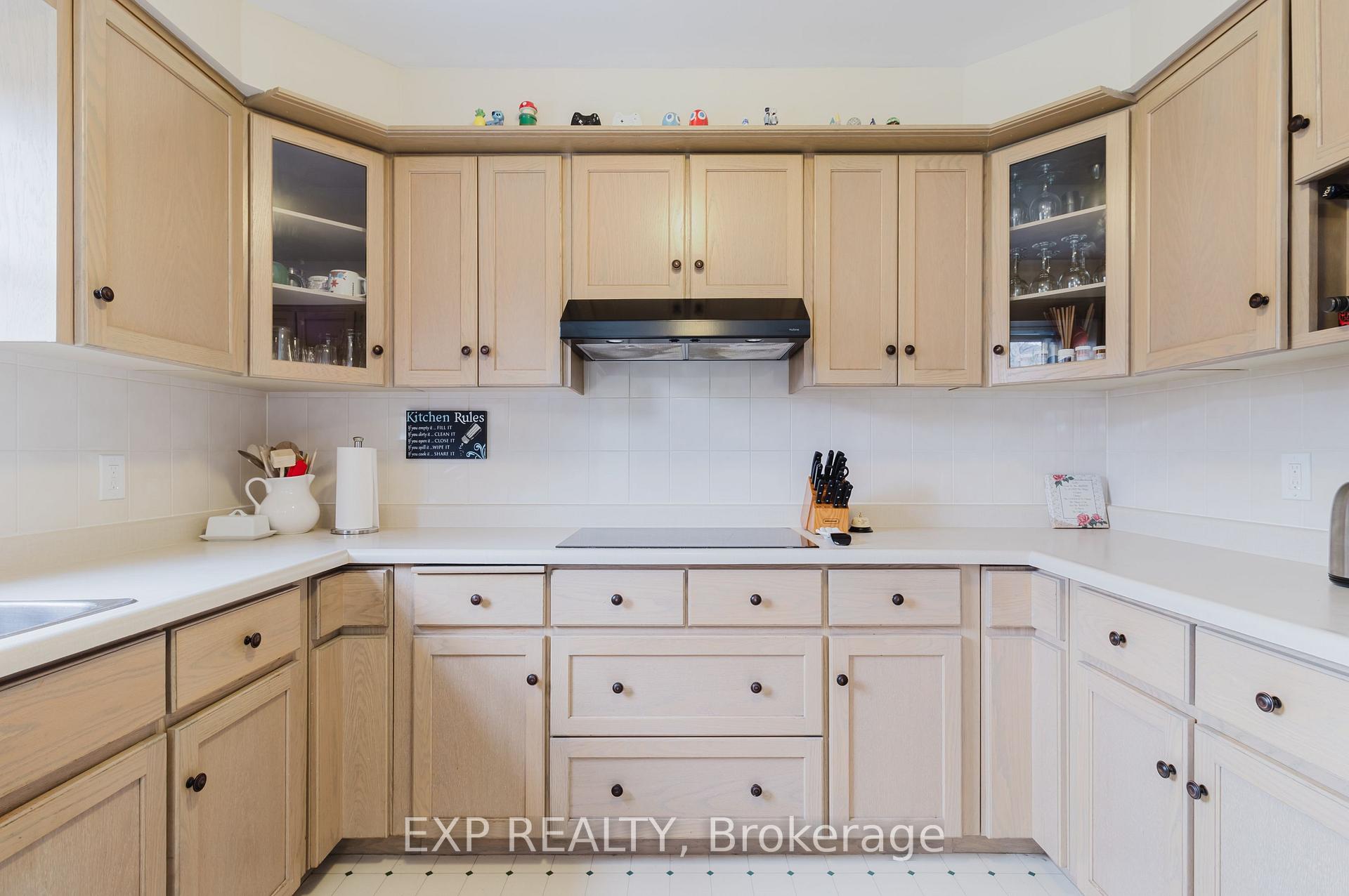 Photo 38 of 37 Springgarden Crescent, Hamilton, Stoney Creek Mountain — HOMEH