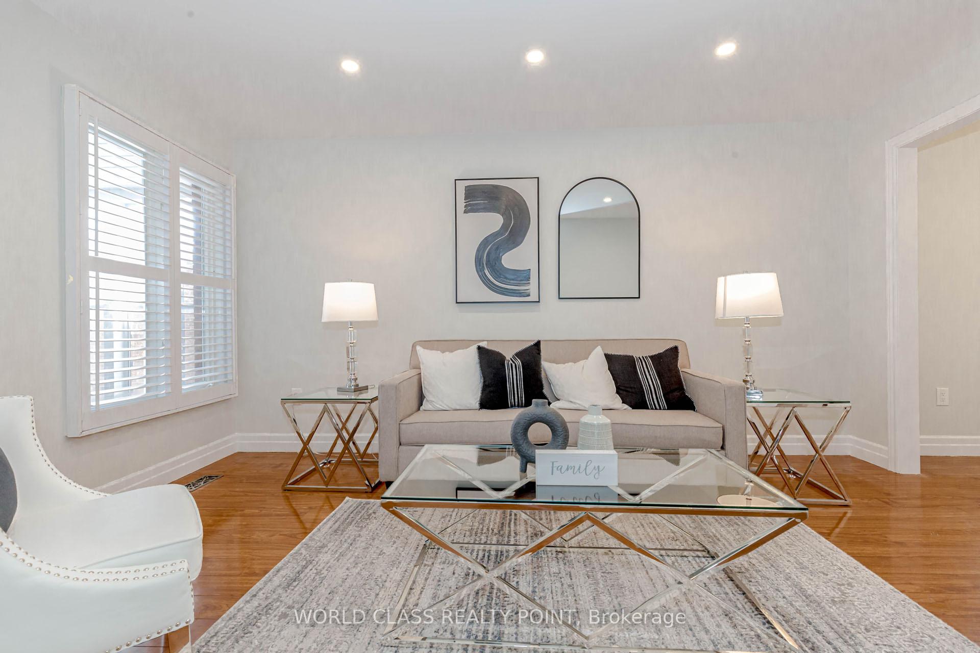 Photo 4 of 54 Wooliston Crescent N, Brampton, Fletcher's West — HOMEH