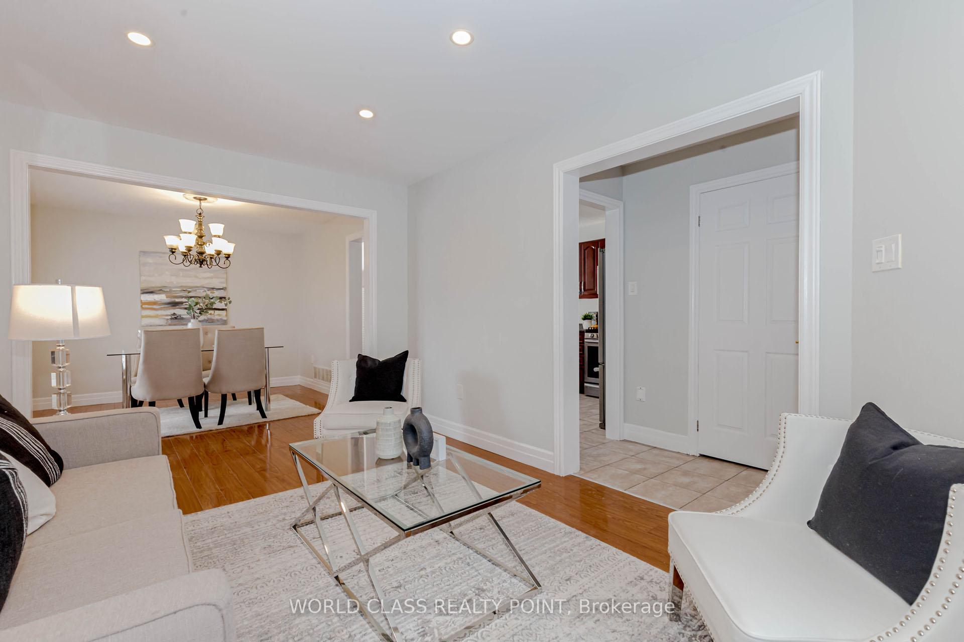 Photo 5 of 54 Wooliston Crescent N, Brampton, Fletcher's West — HOMEH