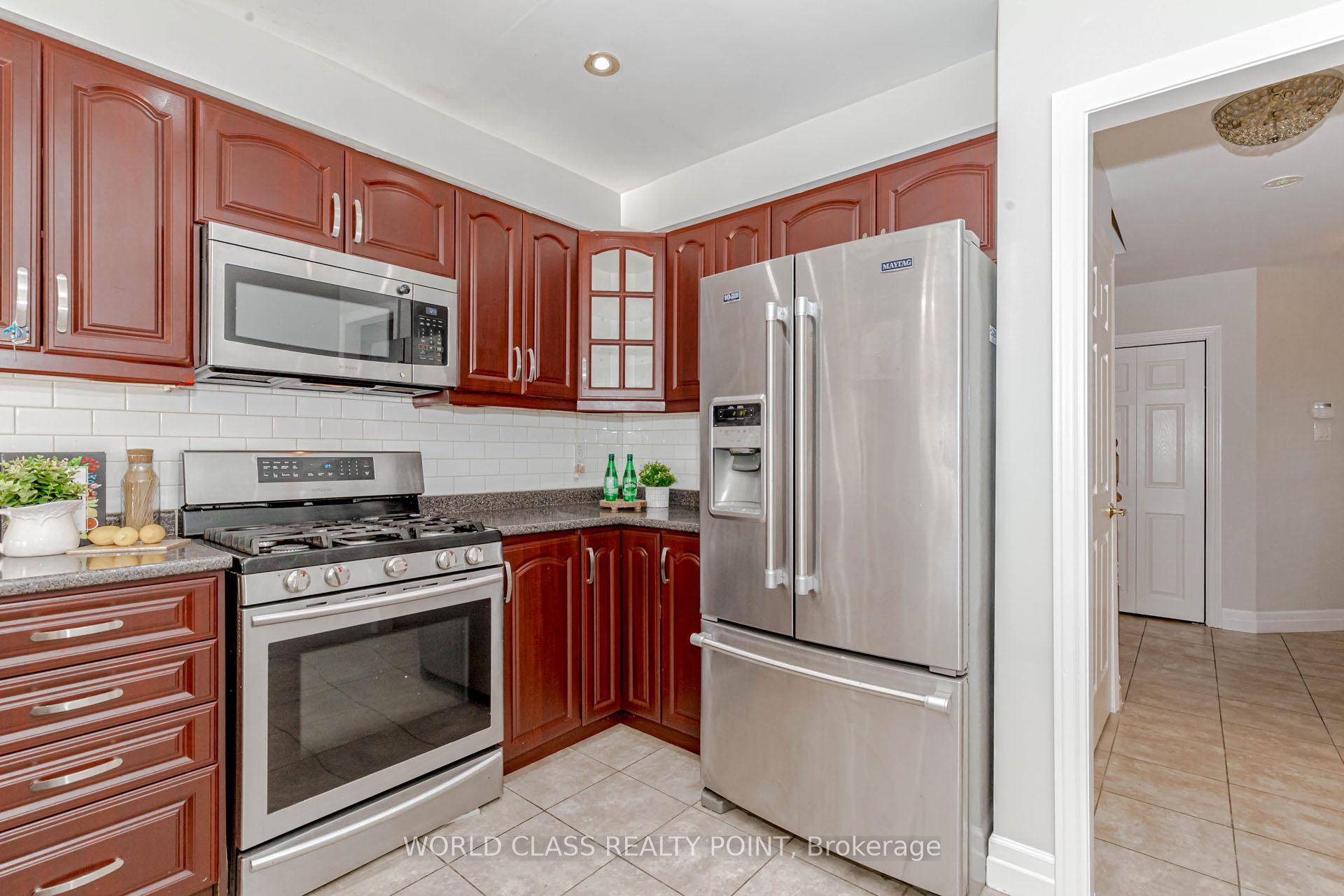 Photo 9 of 54 Wooliston Crescent N, Brampton, Fletcher's West — HOMEH