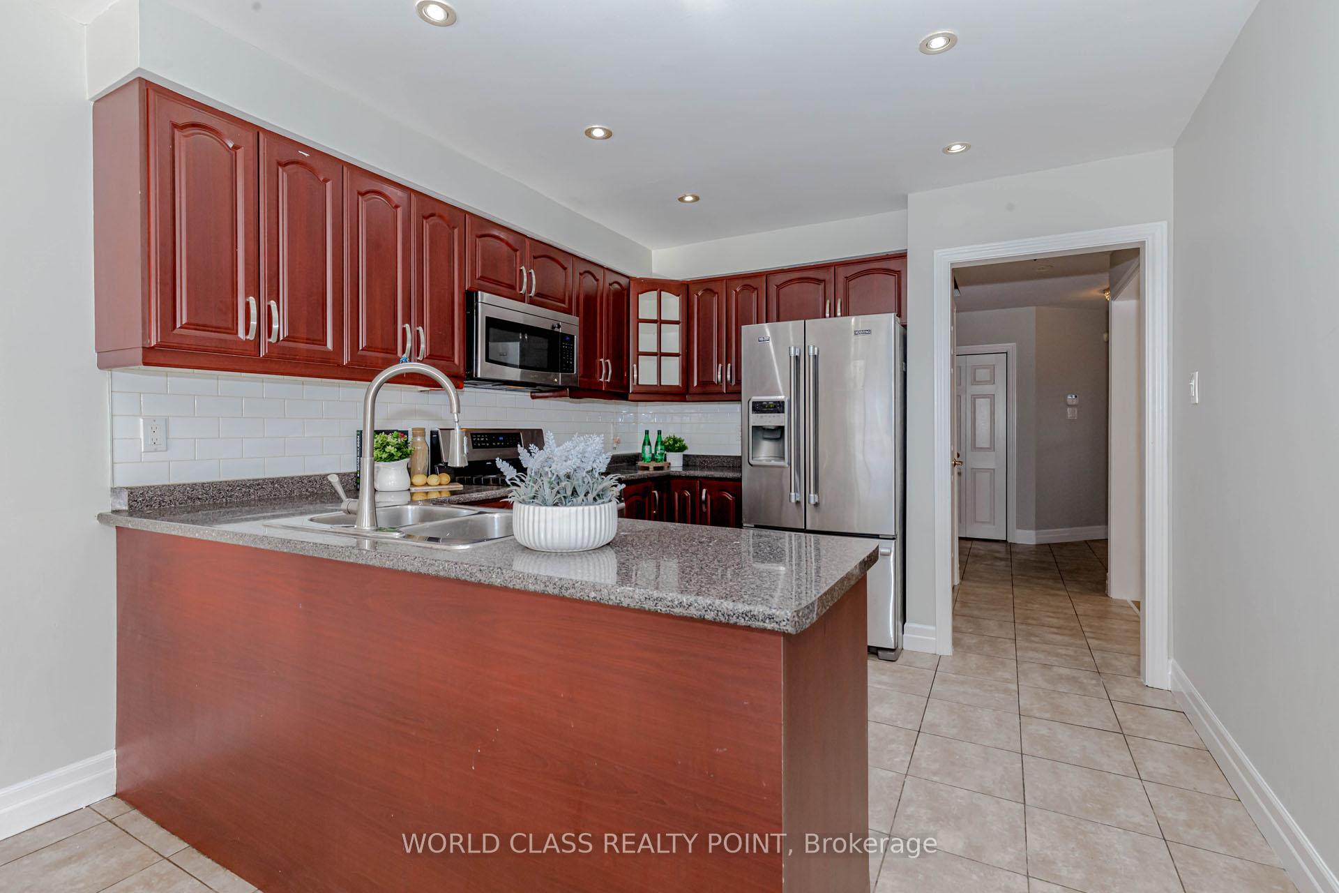 Photo 10 of 54 Wooliston Crescent N, Brampton, Fletcher's West — HOMEH