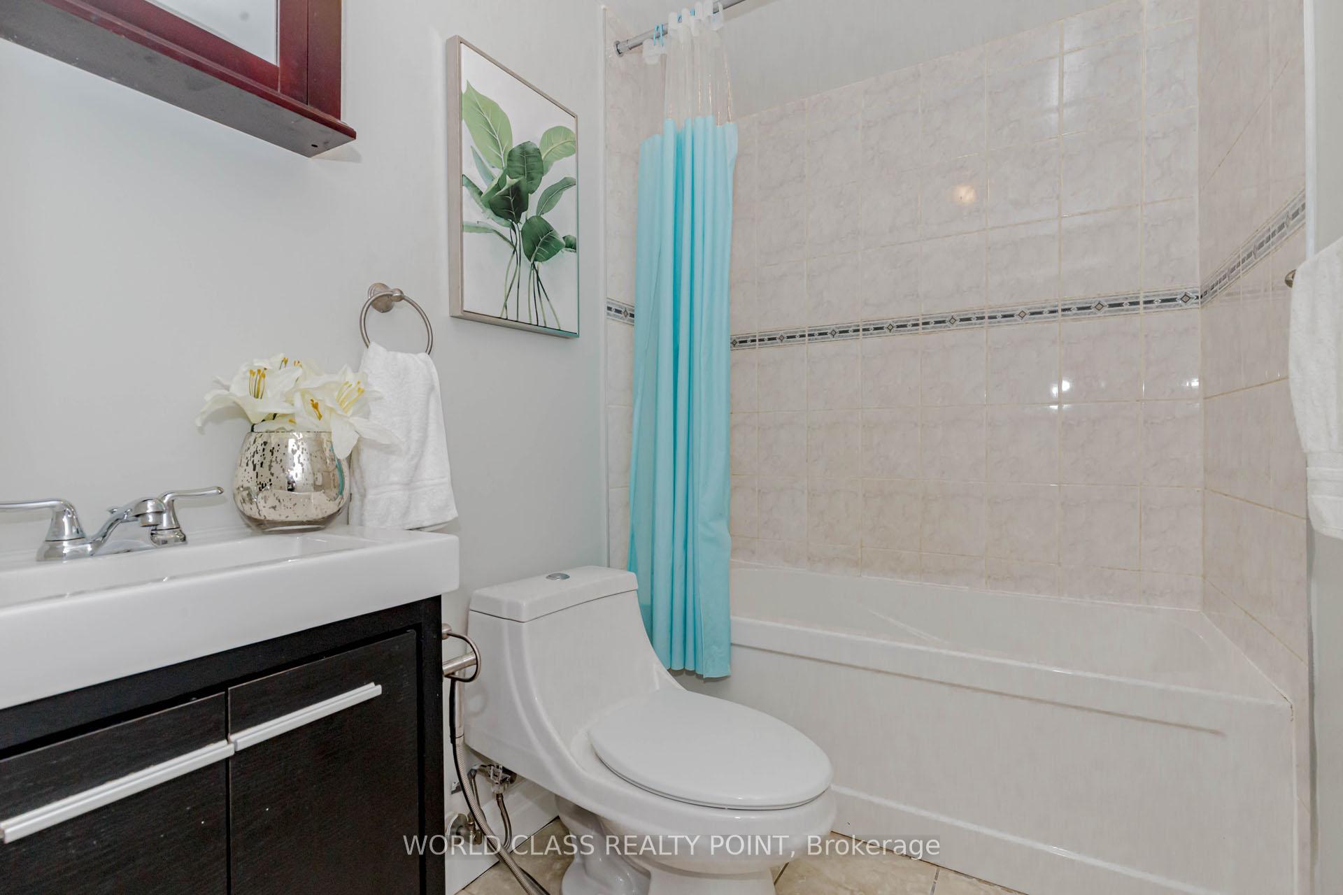 Photo 21 of 54 Wooliston Crescent N, Brampton, Fletcher's West — HOMEH