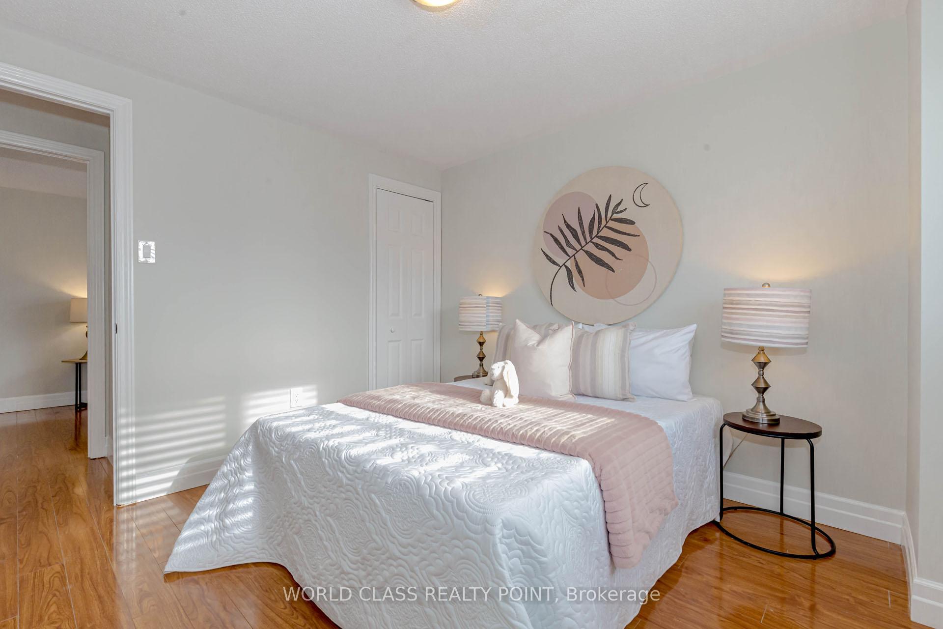 Photo 24 of 54 Wooliston Crescent N, Brampton, Fletcher's West — HOMEH
