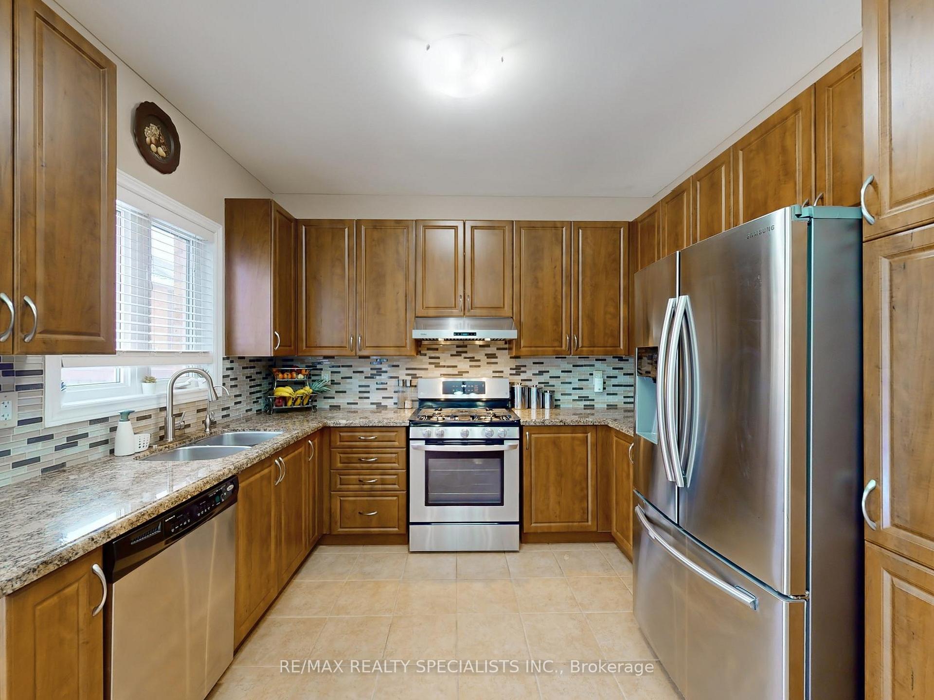 Photo 13 of 29 Rathmore Street, Brampton, Bram East — HOMEH
