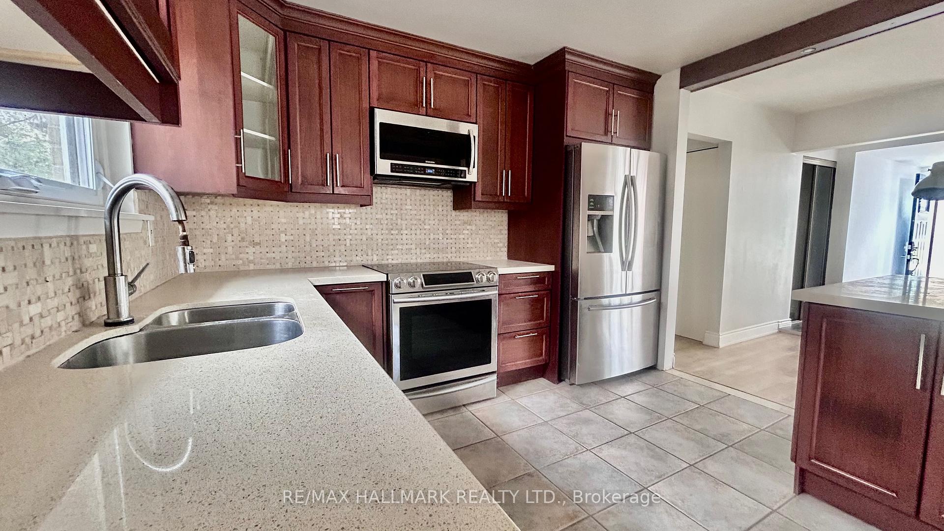 Photo 7 of 8 Dunblaine Crescent, Brampton, Southgate — HOMEH