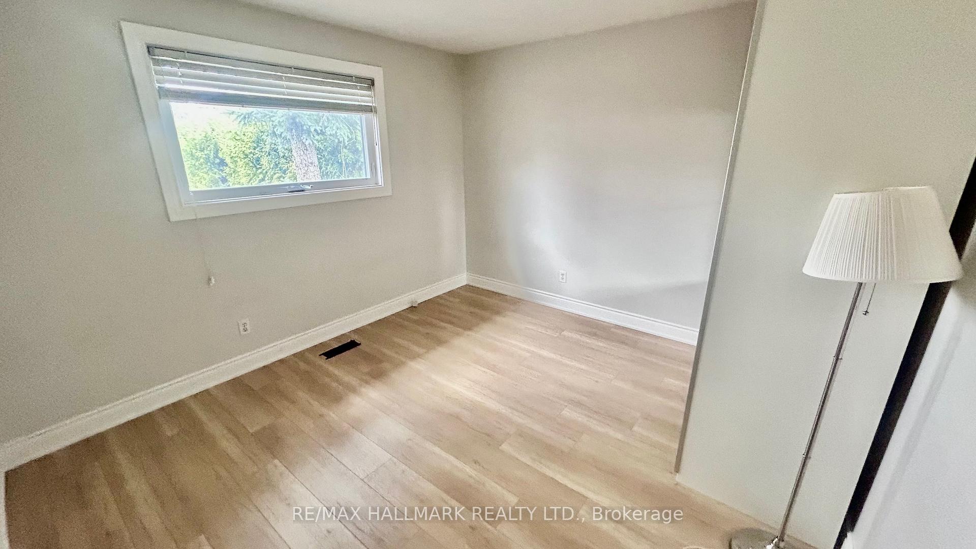 Photo 17 of 8 Dunblaine Crescent, Brampton, Southgate — HOMEH