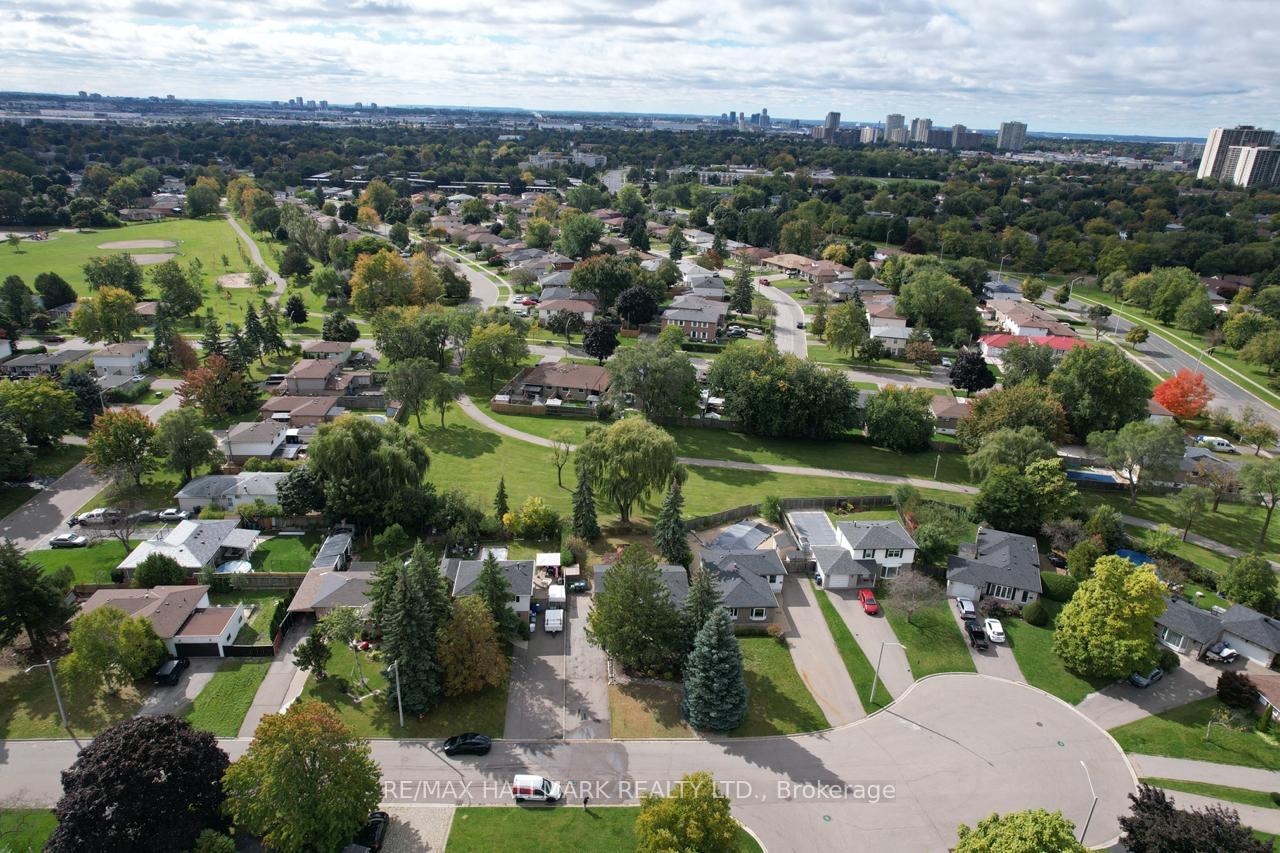 Photo 50 of 8 Dunblaine Crescent, Brampton, Southgate — HOMEH
