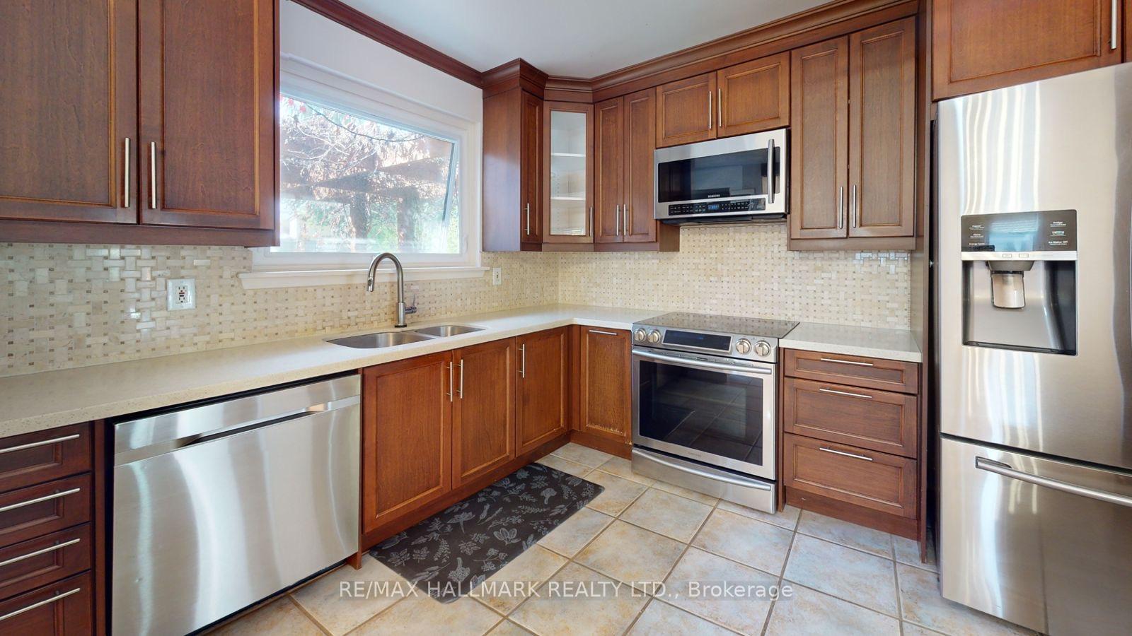 Photo 25 of 8 Dunblaine Crescent, Brampton, Southgate — HOMEH
