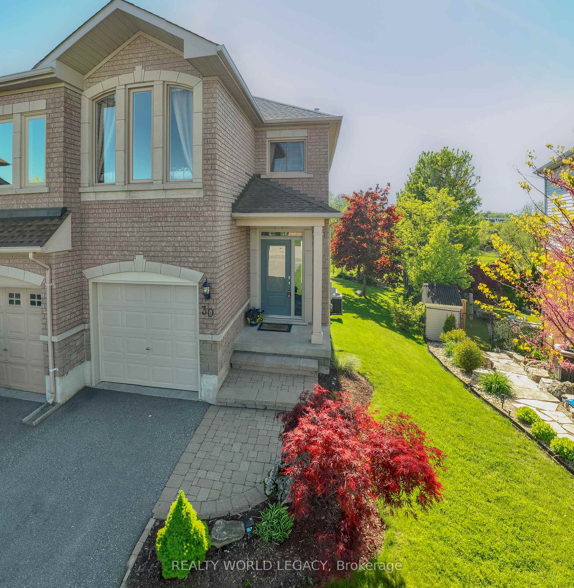 Photo 1 of 30 Kildonan Crescent, Hamilton, Waterdown — HOMEH