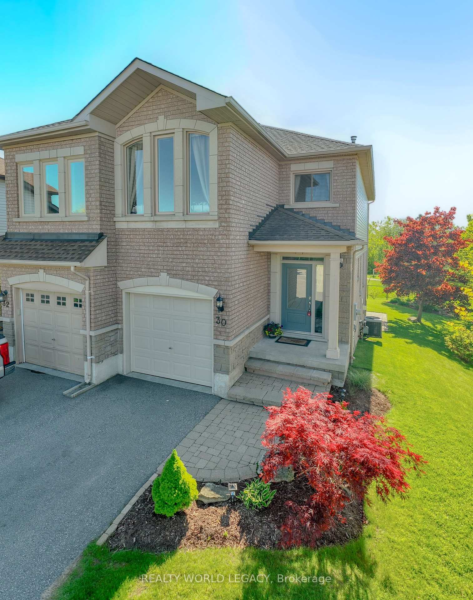 Photo 2 of 30 Kildonan Crescent, Hamilton, Waterdown — HOMEH