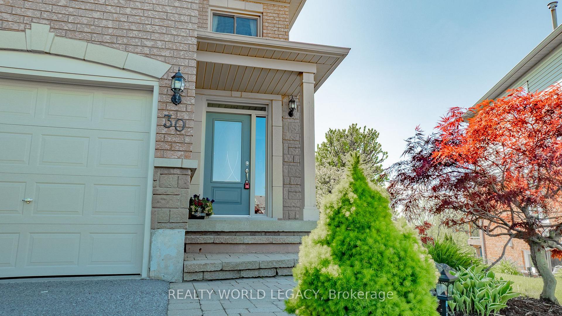 Photo 3 of 30 Kildonan Crescent, Hamilton, Waterdown — HOMEH
