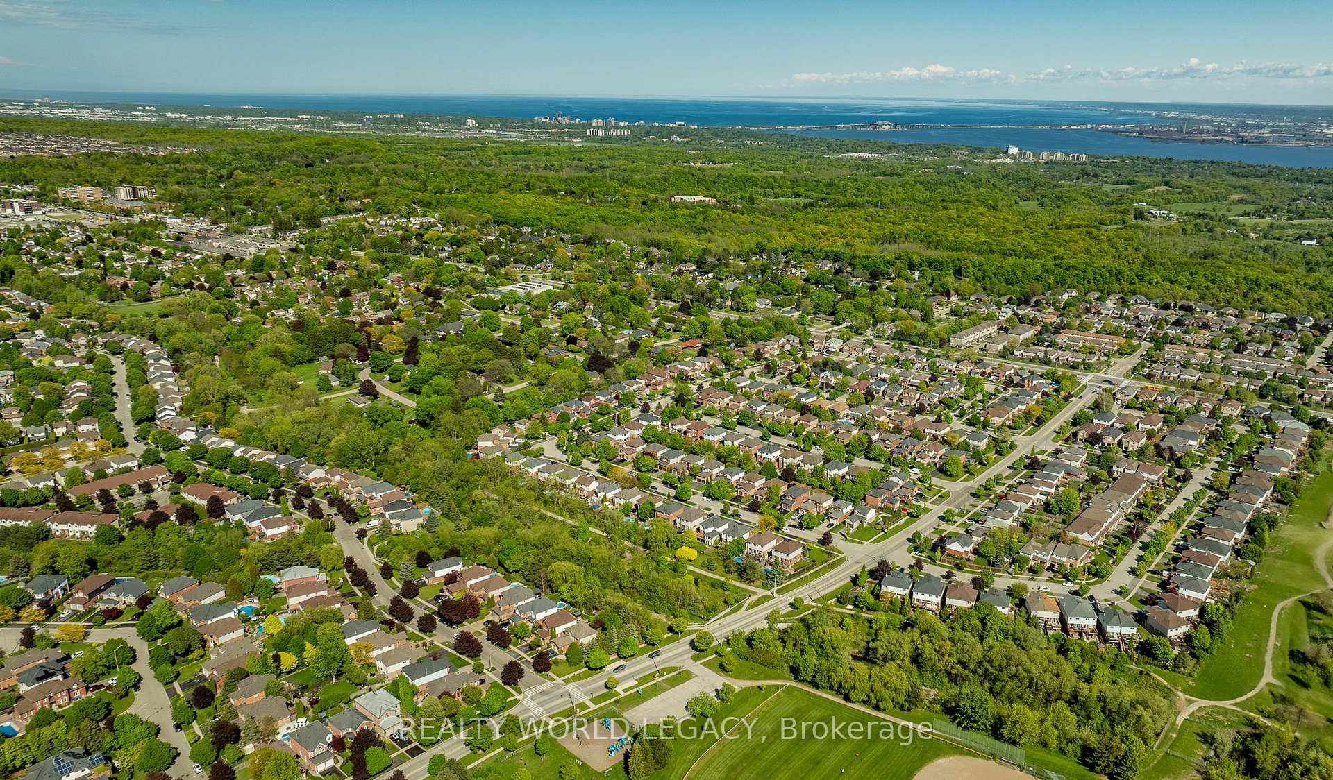 Photo 5 of 30 Kildonan Crescent, Hamilton, Waterdown — HOMEH