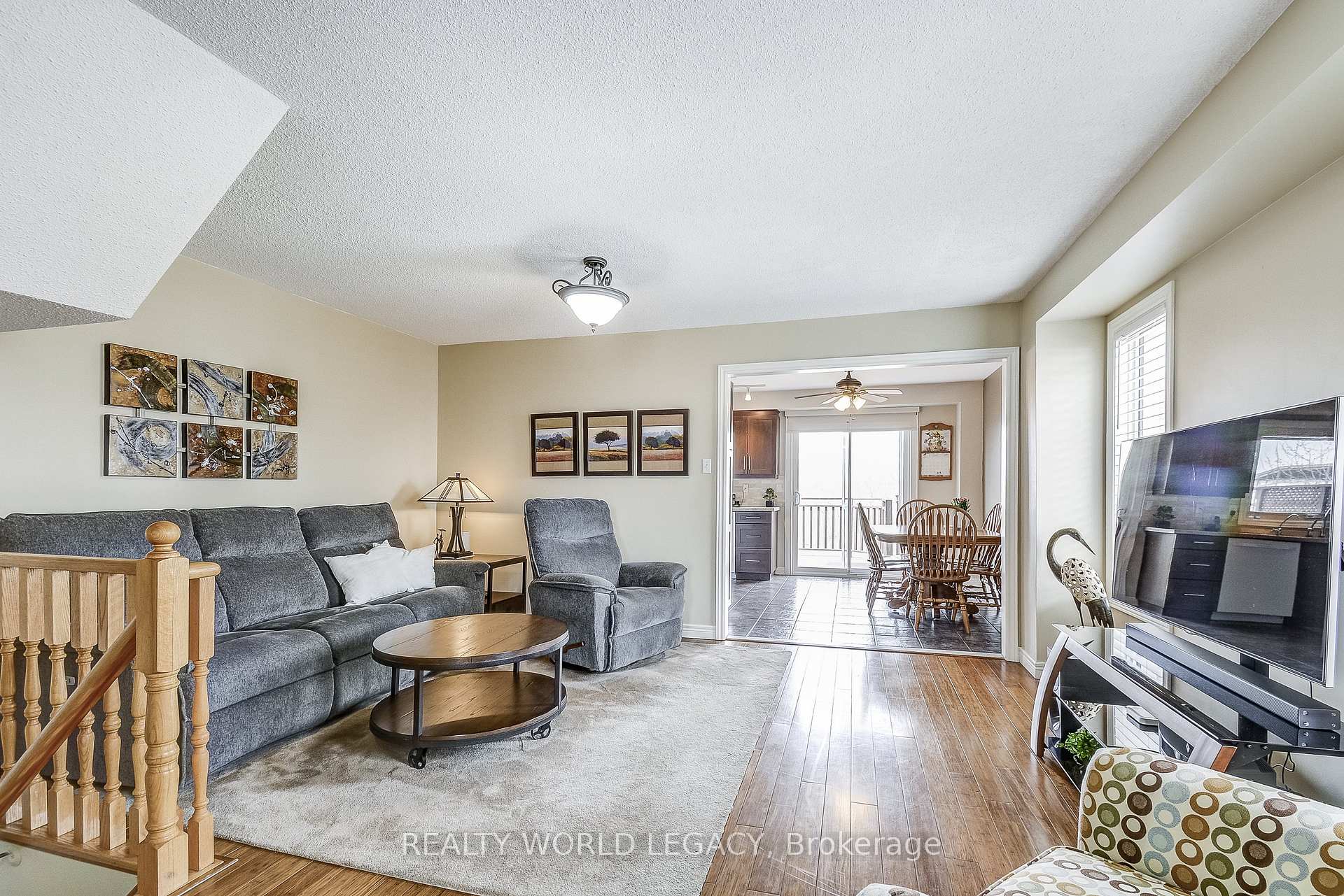 Photo 10 of 30 Kildonan Crescent, Hamilton, Waterdown — HOMEH