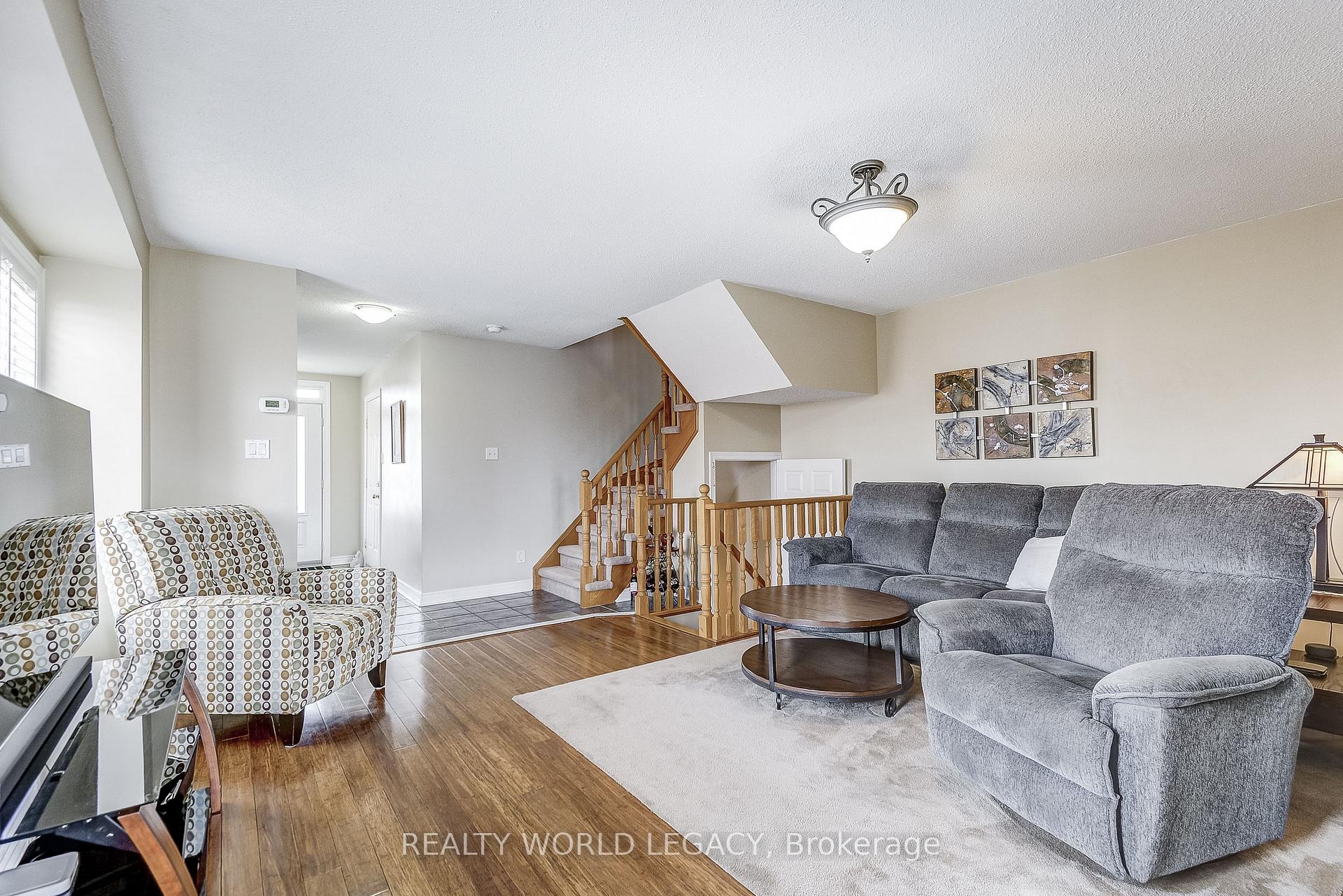 Photo 11 of 30 Kildonan Crescent, Hamilton, Waterdown — HOMEH