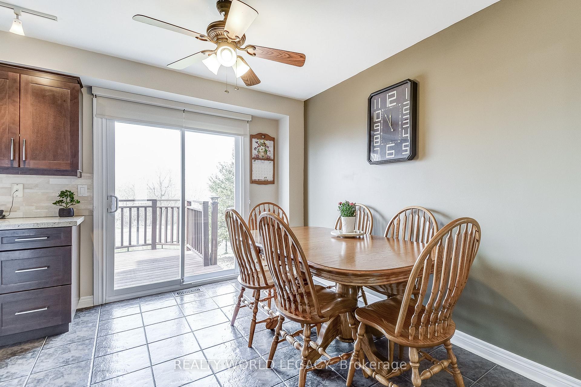 Photo 12 of 30 Kildonan Crescent, Hamilton, Waterdown — HOMEH
