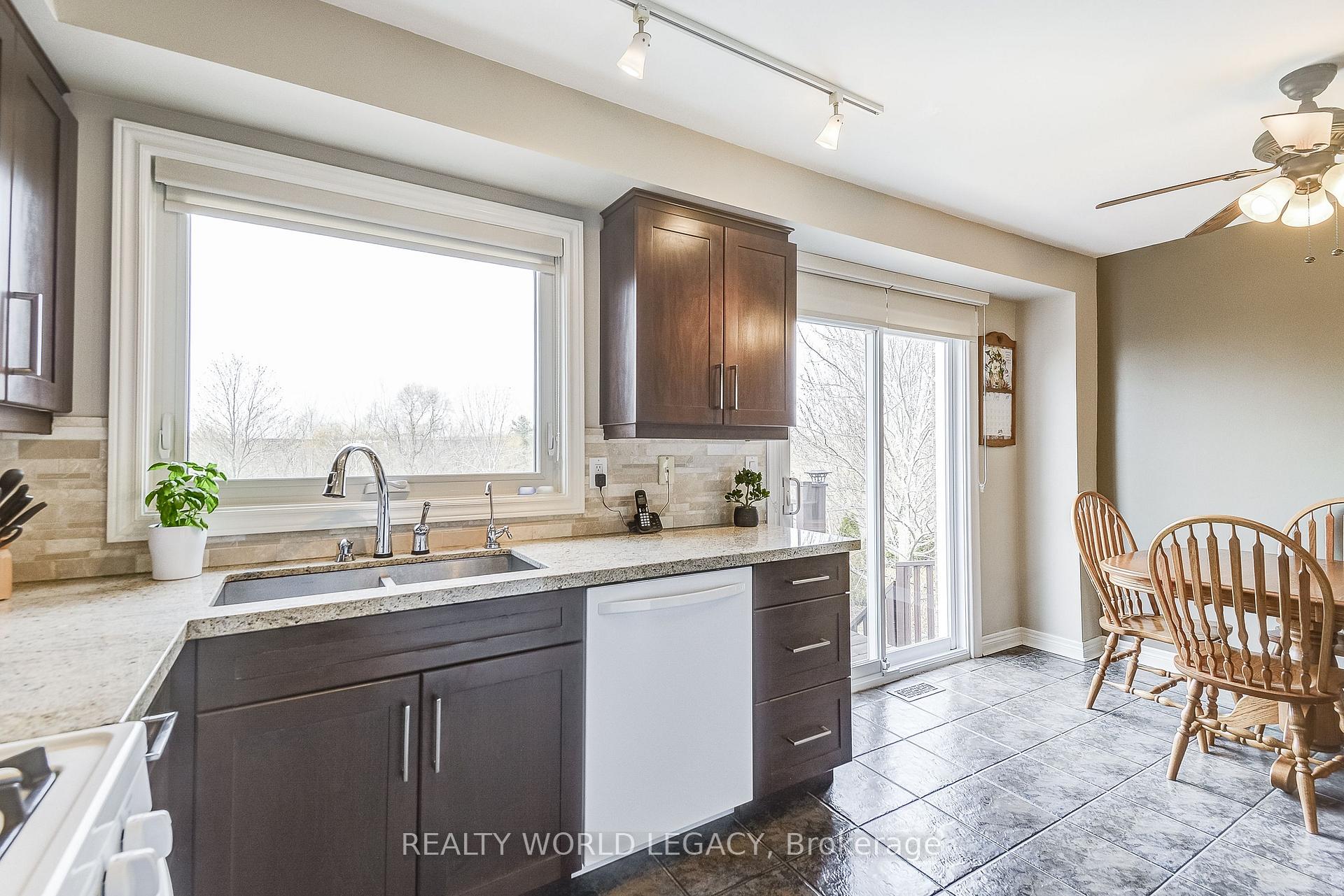 Photo 16 of 30 Kildonan Crescent, Hamilton, Waterdown — HOMEH