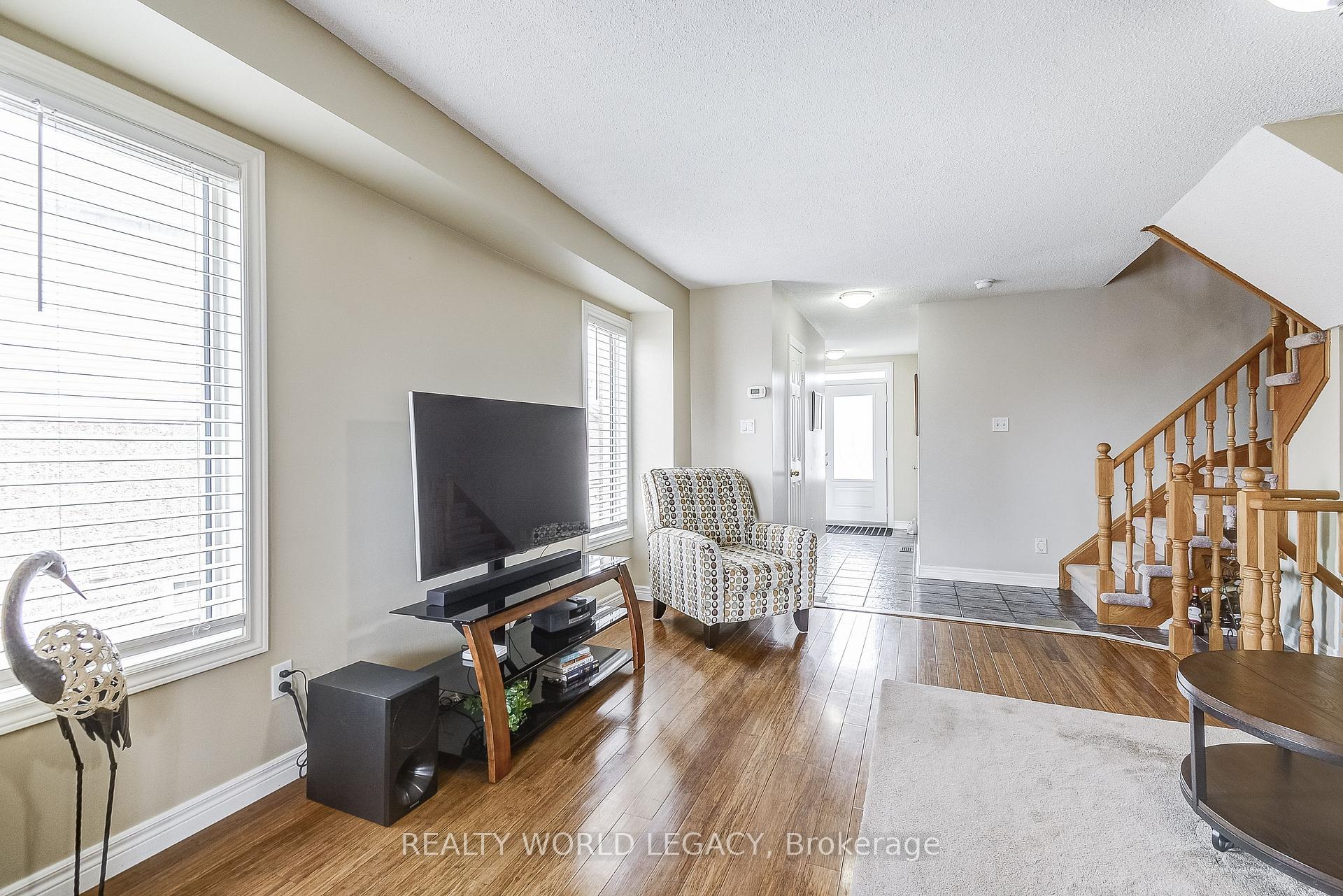 Photo 17 of 30 Kildonan Crescent, Hamilton, Waterdown — HOMEH