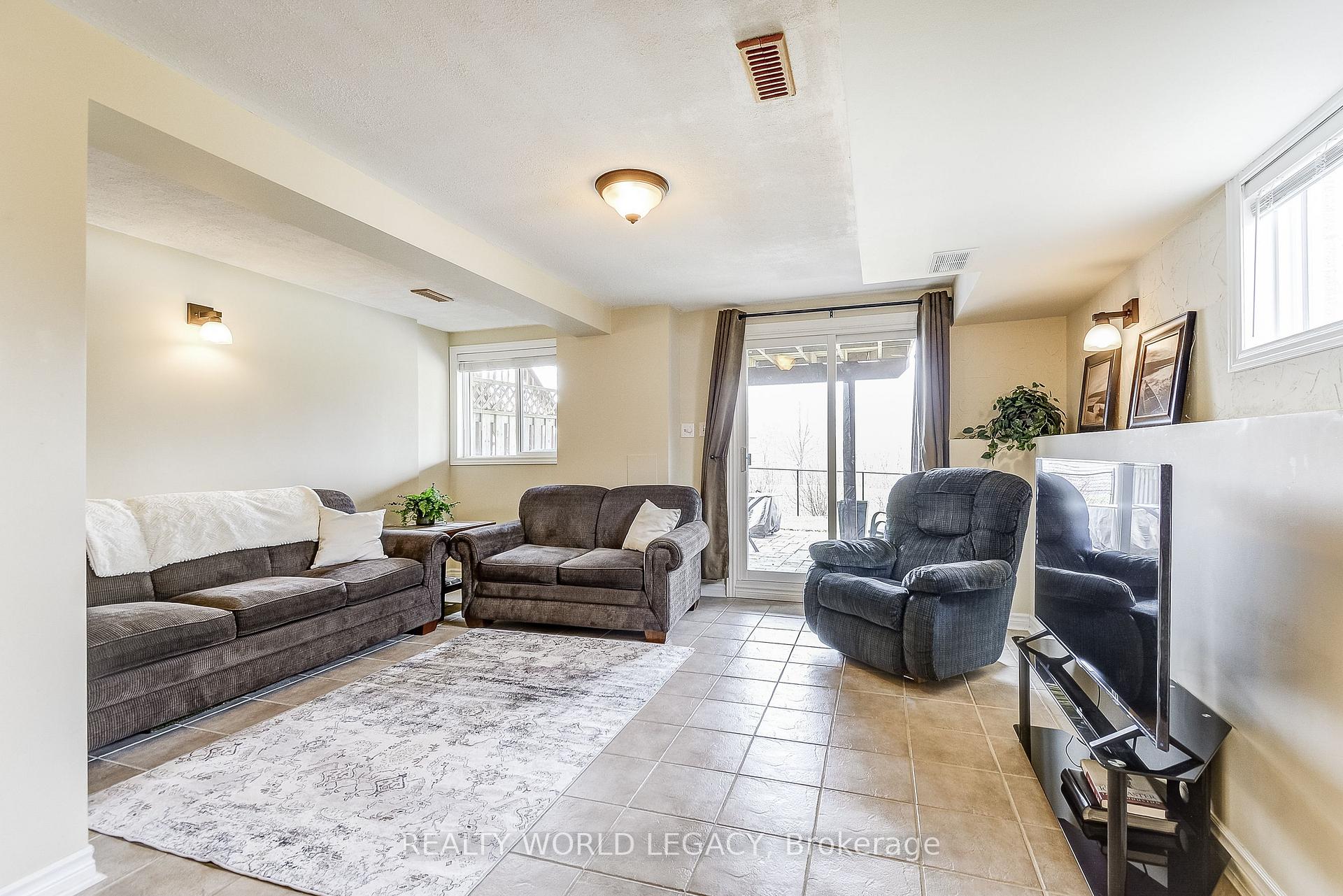 Photo 28 of 30 Kildonan Crescent, Hamilton, Waterdown — HOMEH