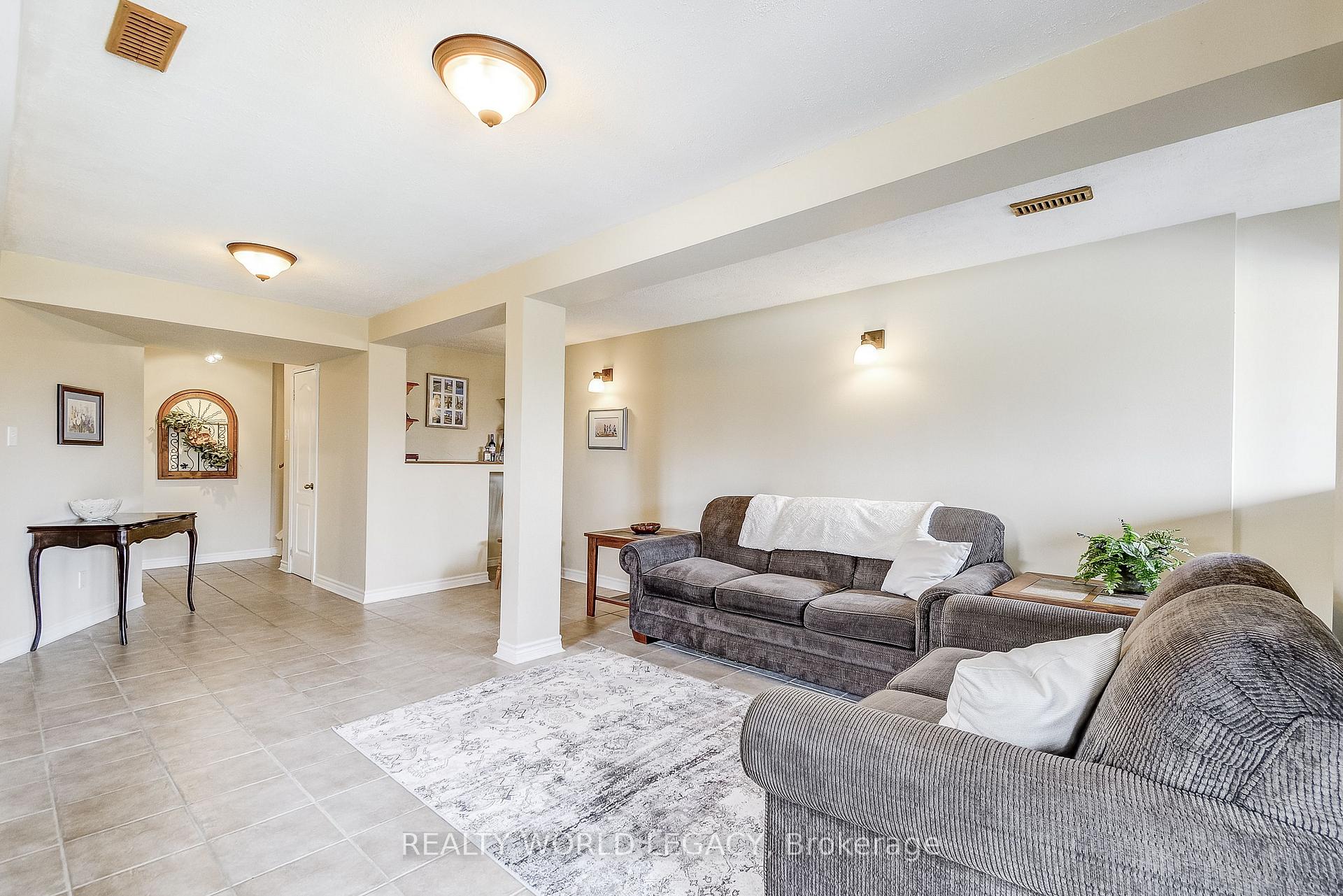 Photo 30 of 30 Kildonan Crescent, Hamilton, Waterdown — HOMEH