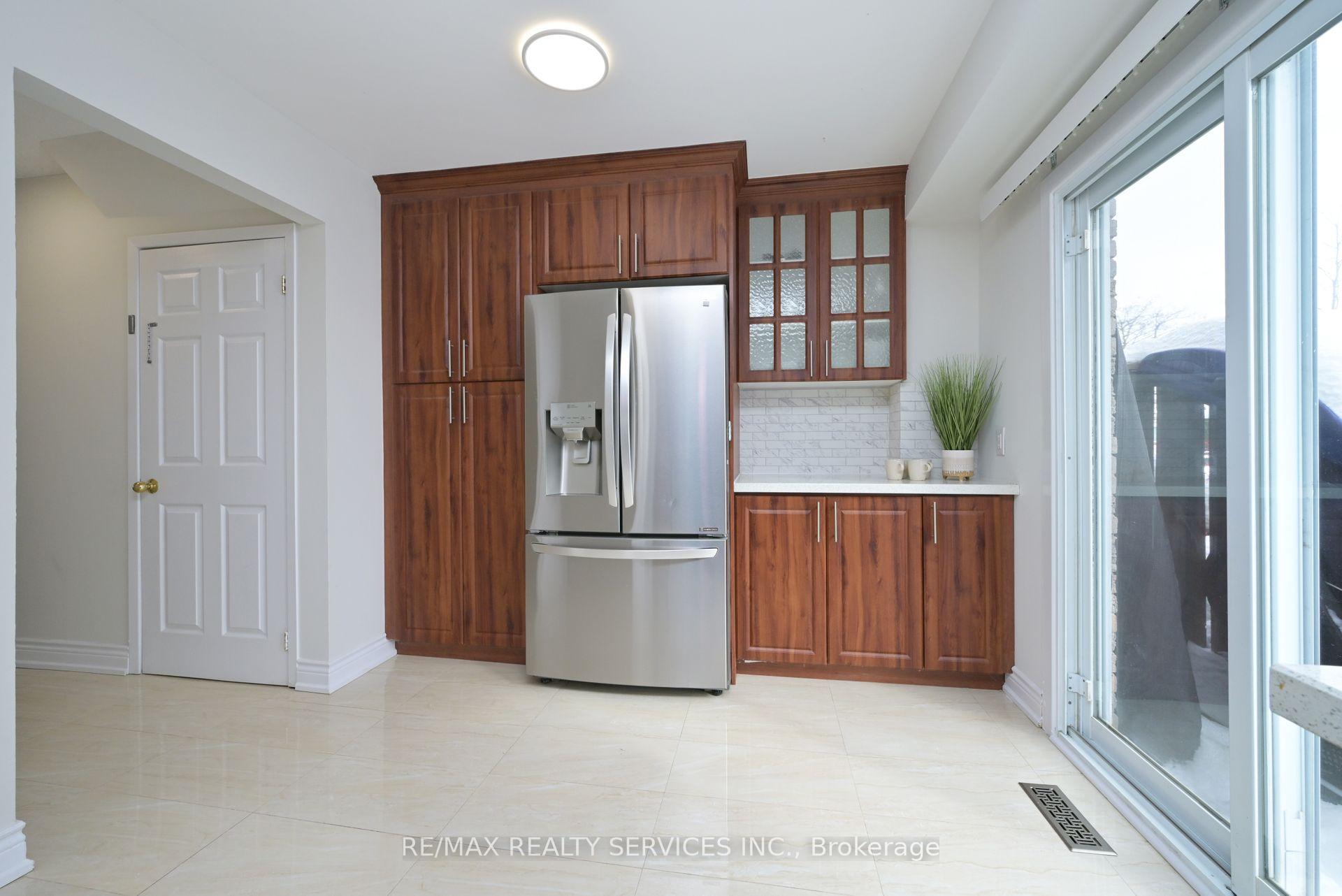 Photo 6 of 54 Nancy McCredie Drive, Brampton, Brampton West — HOMEH