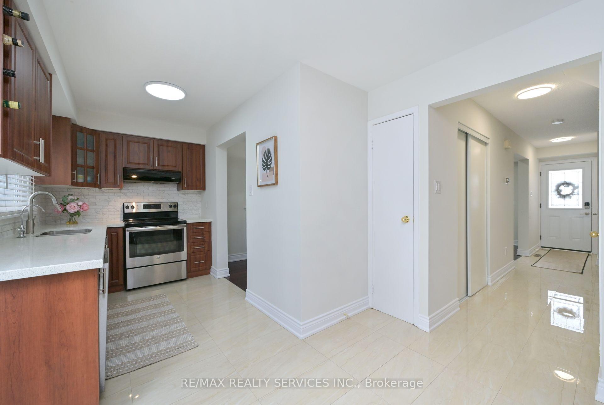 Photo 7 of 54 Nancy McCredie Drive, Brampton, Brampton West — HOMEH