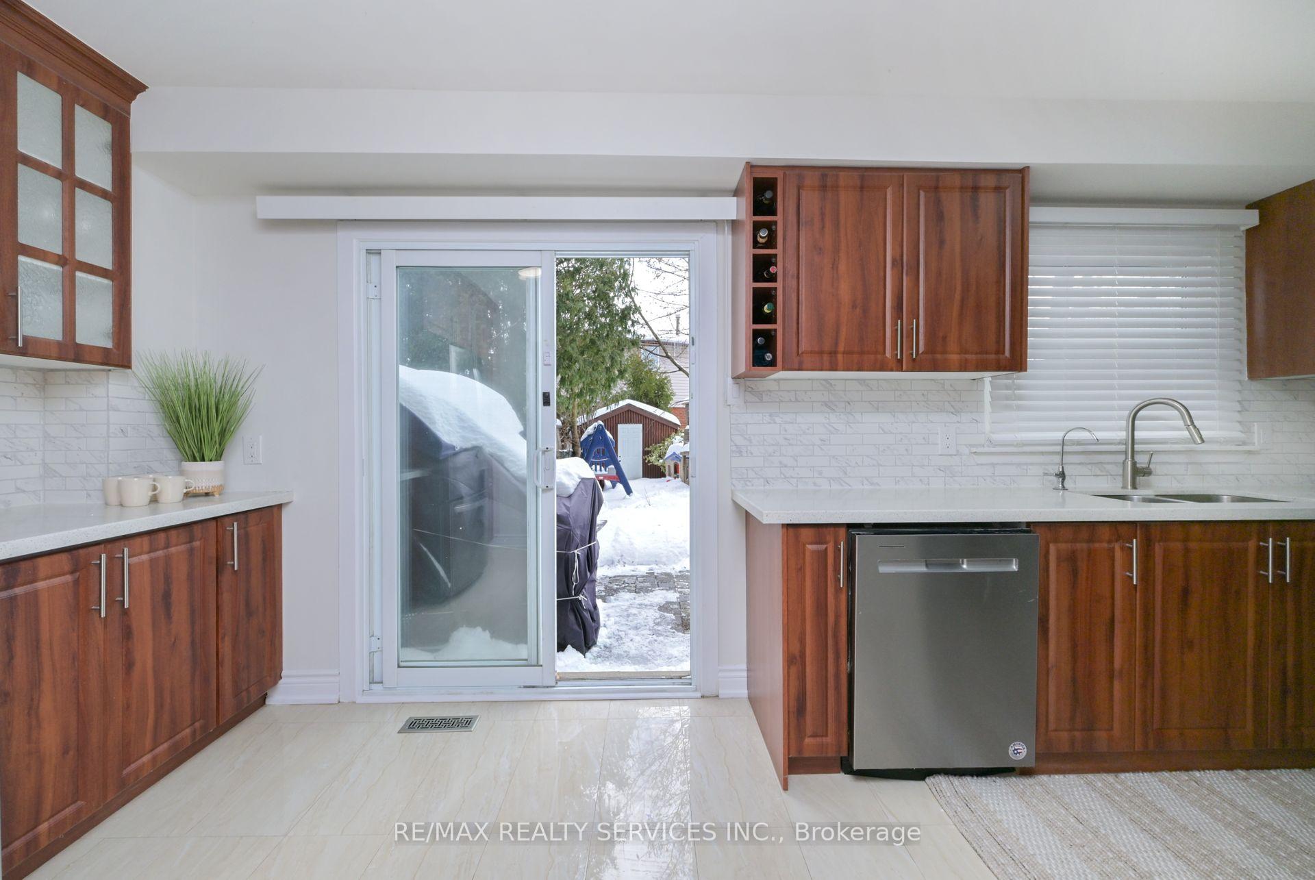 Photo 8 of 54 Nancy McCredie Drive, Brampton, Brampton West — HOMEH