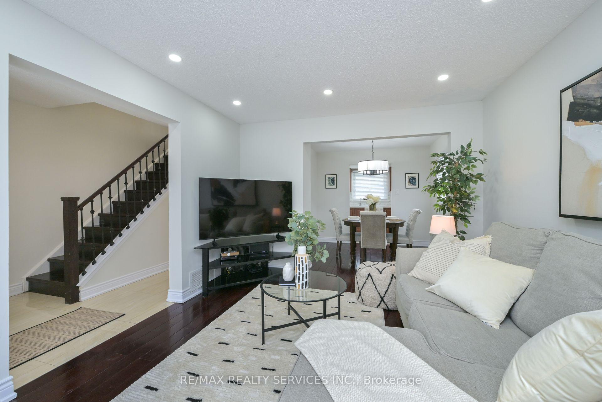 Photo 13 of 54 Nancy McCredie Drive, Brampton, Brampton West — HOMEH