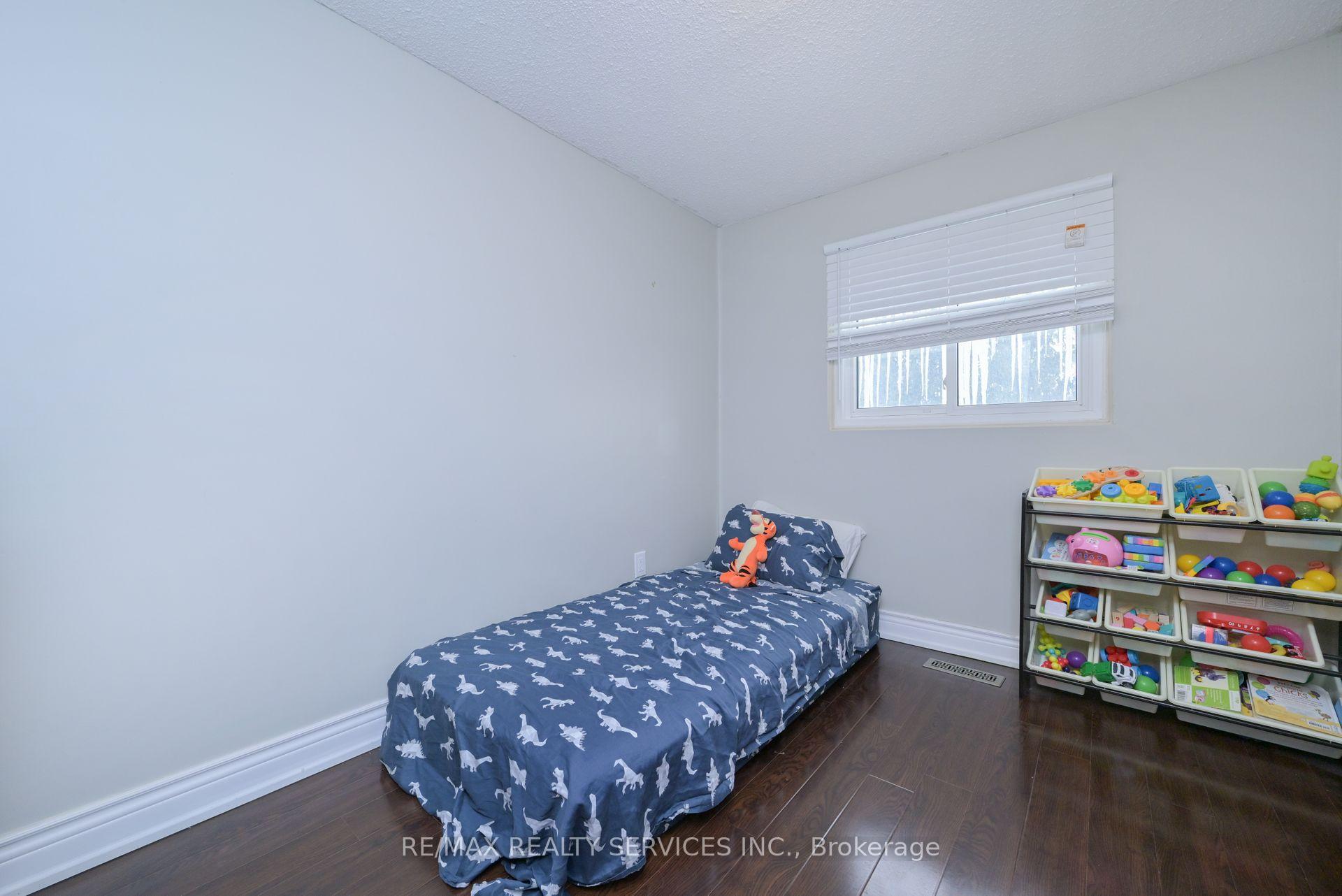 Photo 22 of 54 Nancy McCredie Drive, Brampton, Brampton West — HOMEH