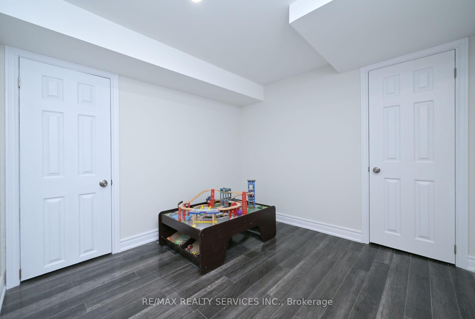 Photo 25 of 54 Nancy McCredie Drive, Brampton, Brampton West — HOMEH