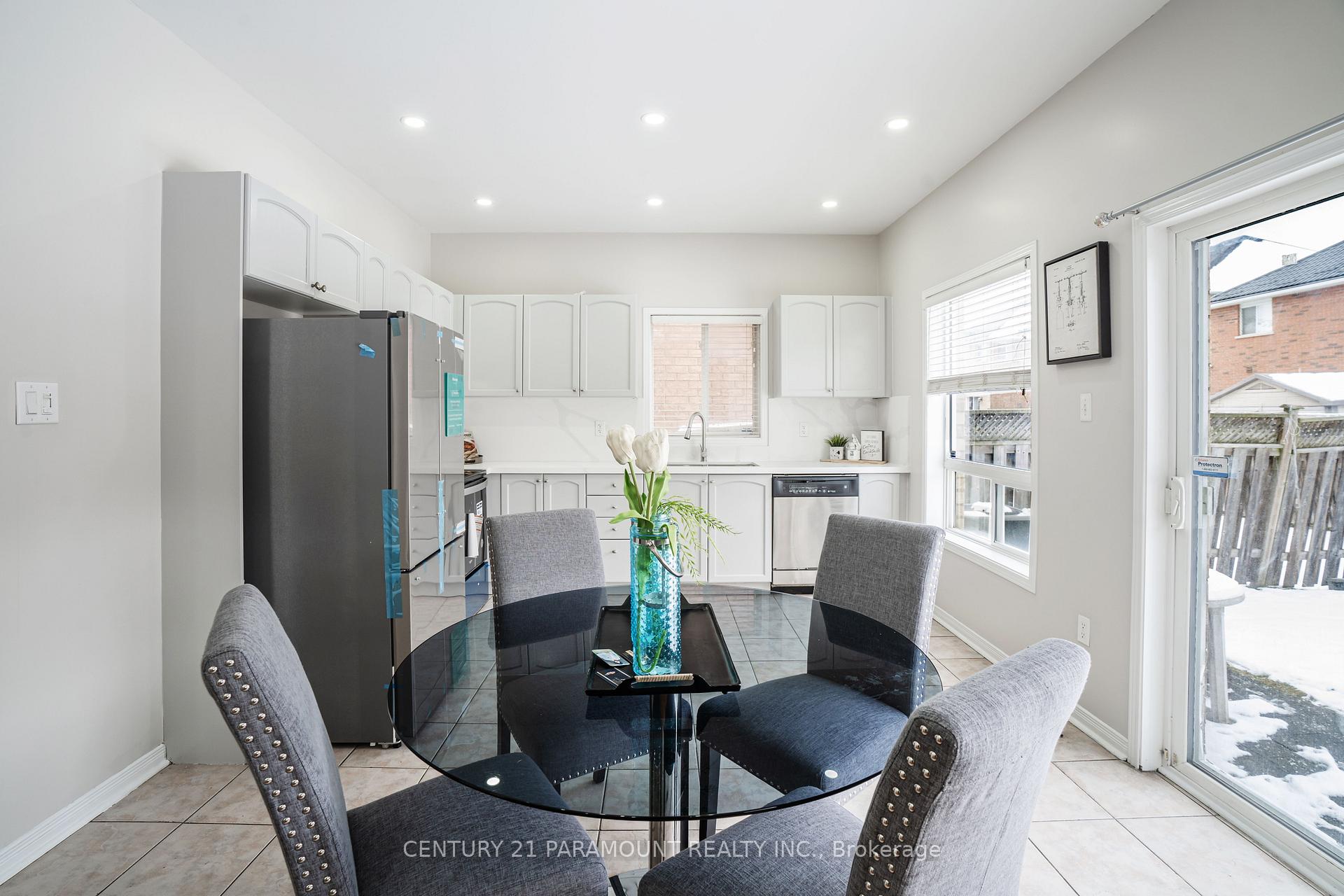 Photo 7 of 43 Crystal Glen Crescent, Brampton, Credit Valley — HOMEH
