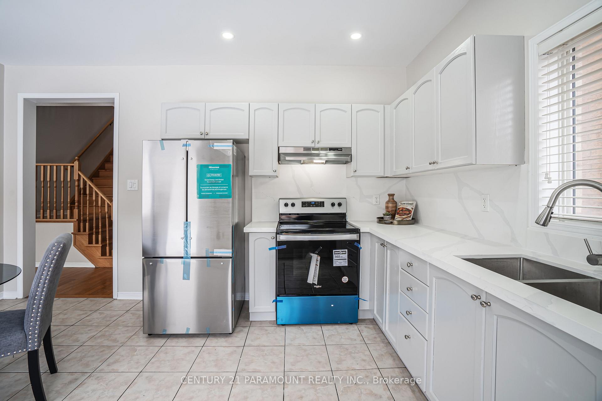 Photo 9 of 43 Crystal Glen Crescent, Brampton, Credit Valley — HOMEH