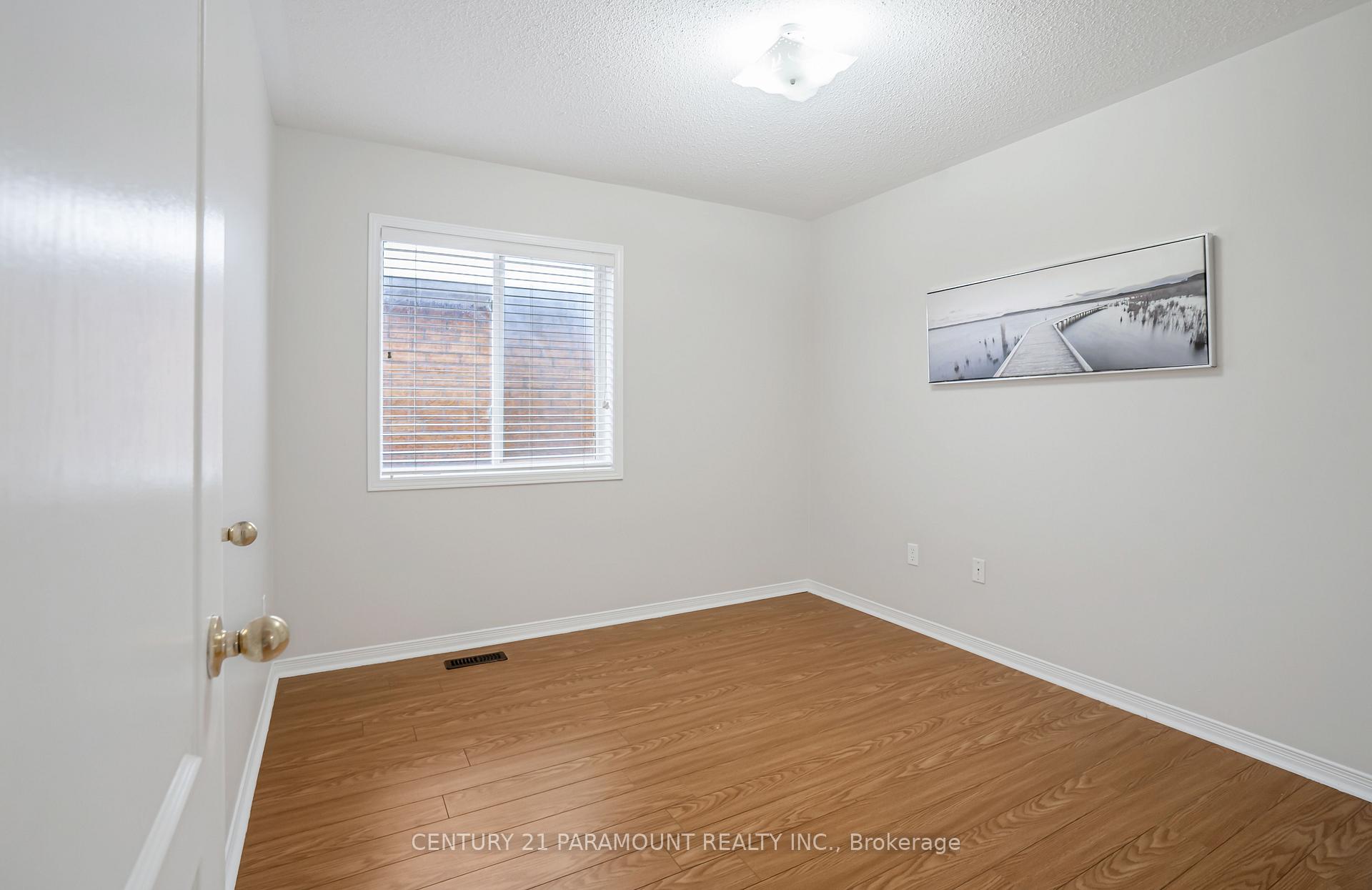 Photo 30 of 43 Crystal Glen Crescent, Brampton, Credit Valley — HOMEH
