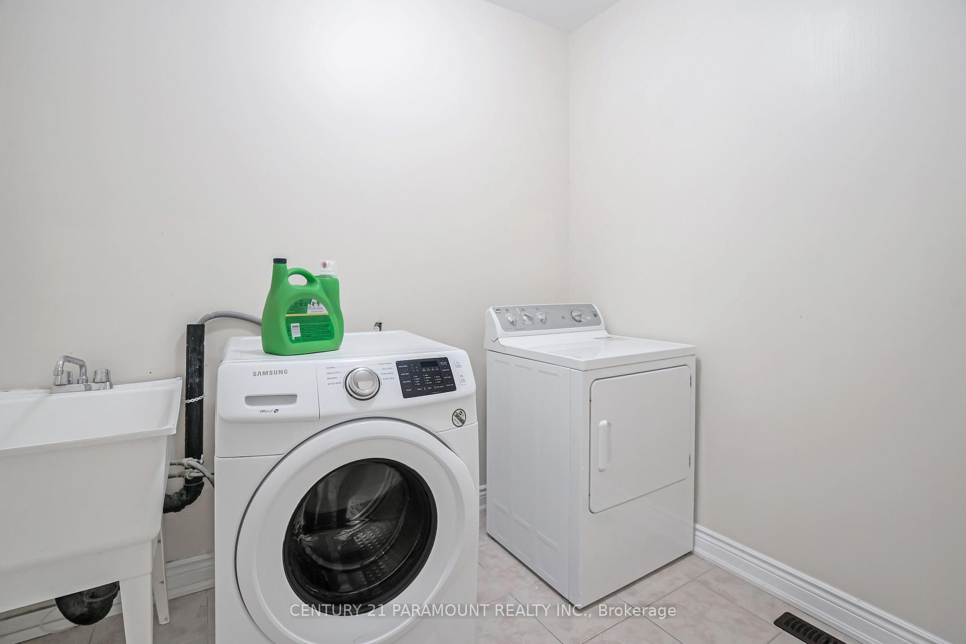 Photo 33 of 43 Crystal Glen Crescent, Brampton, Credit Valley — HOMEH