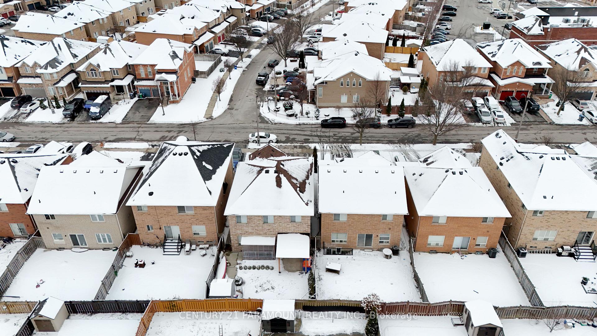 Photo 45 of 43 Crystal Glen Crescent, Brampton, Credit Valley — HOMEH