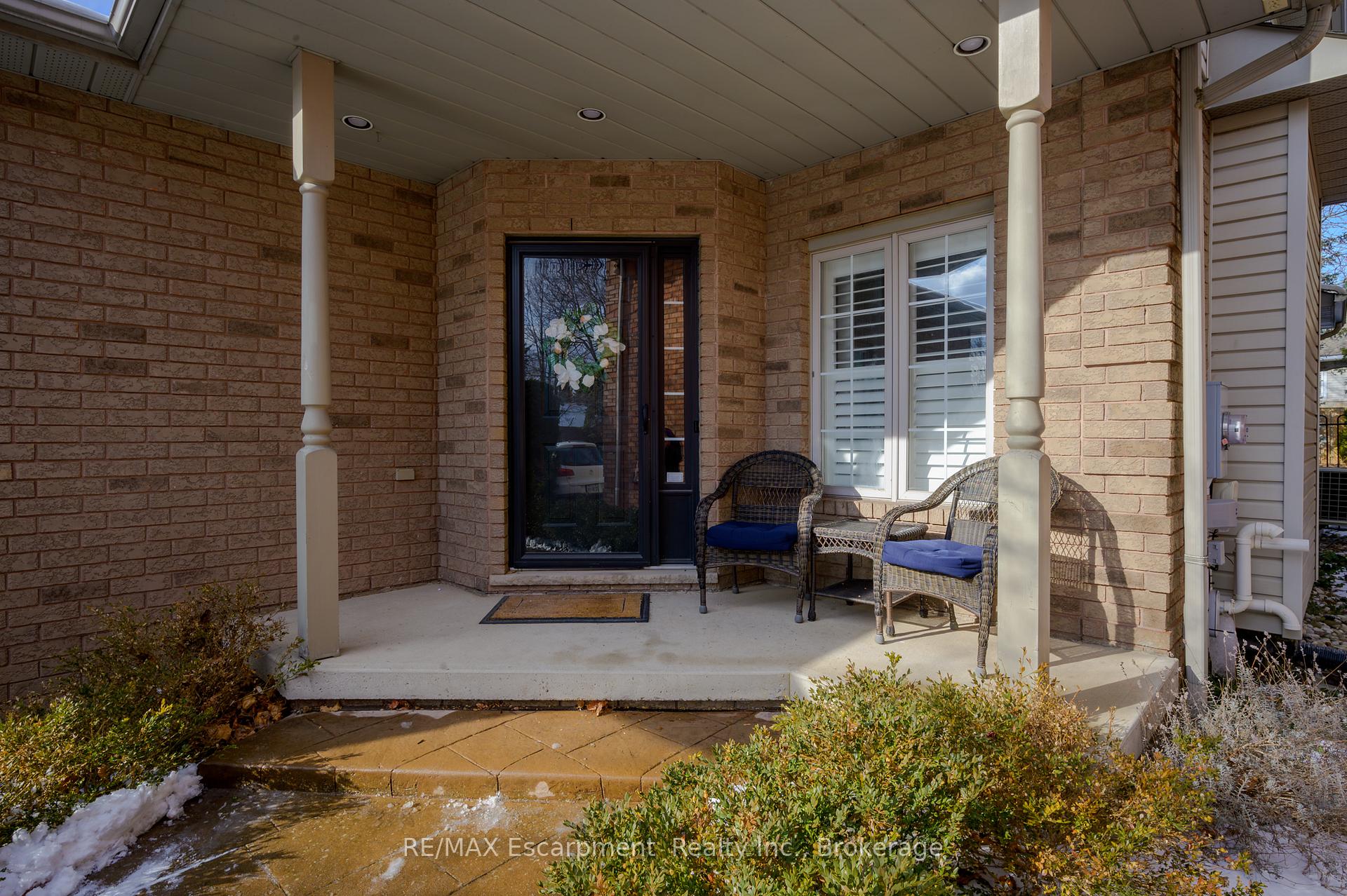 Photo 2 of 28 Steeplechase Drive, Hamilton, Meadowlands — HOMEH